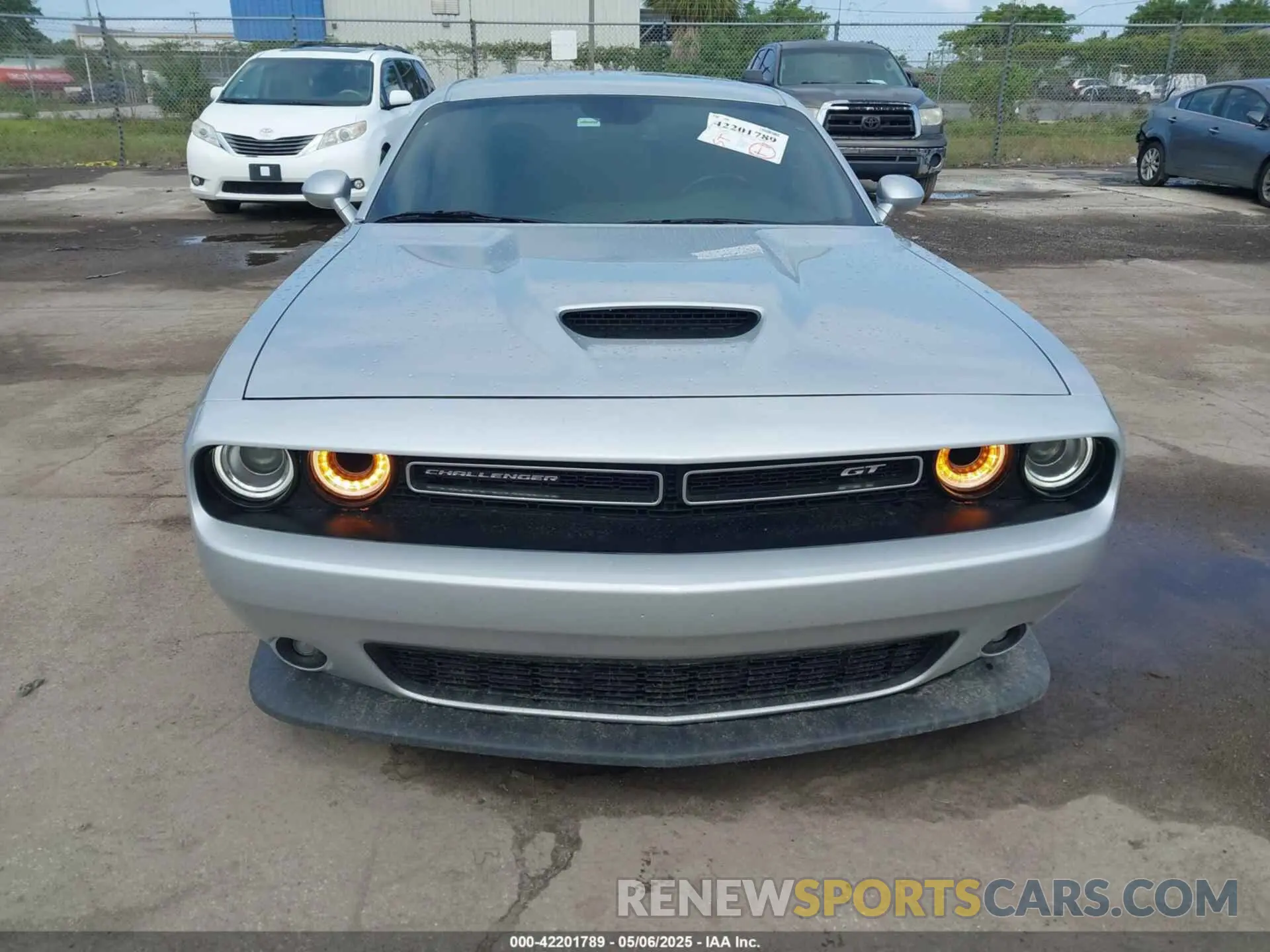 6 Photograph of a damaged car 2C3CDZJG0MH680845 DODGE CHALLENGER 2021