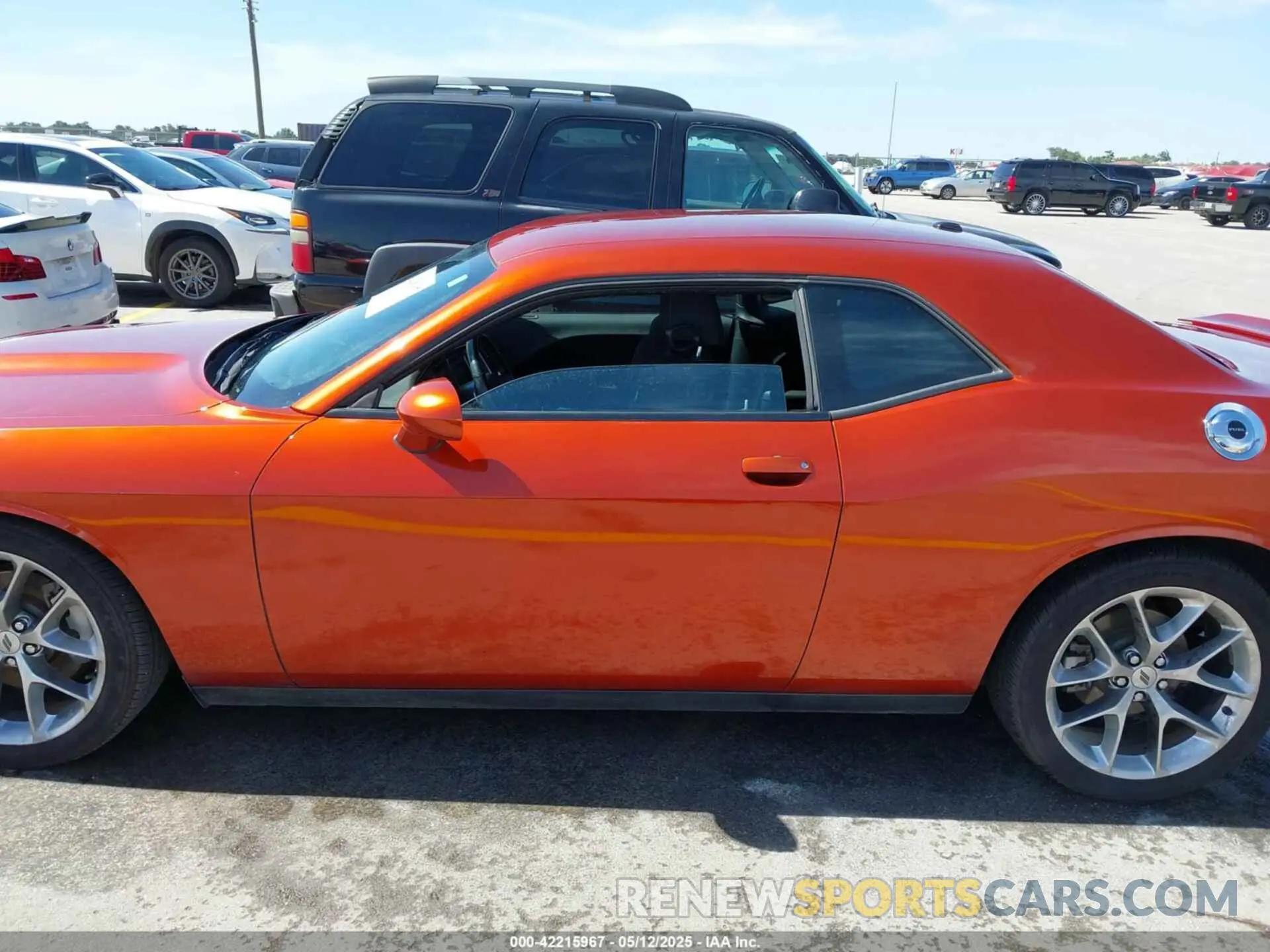 14 Photograph of a damaged car 2C3CDZJG1MH667666 DODGE CHALLENGER 2021