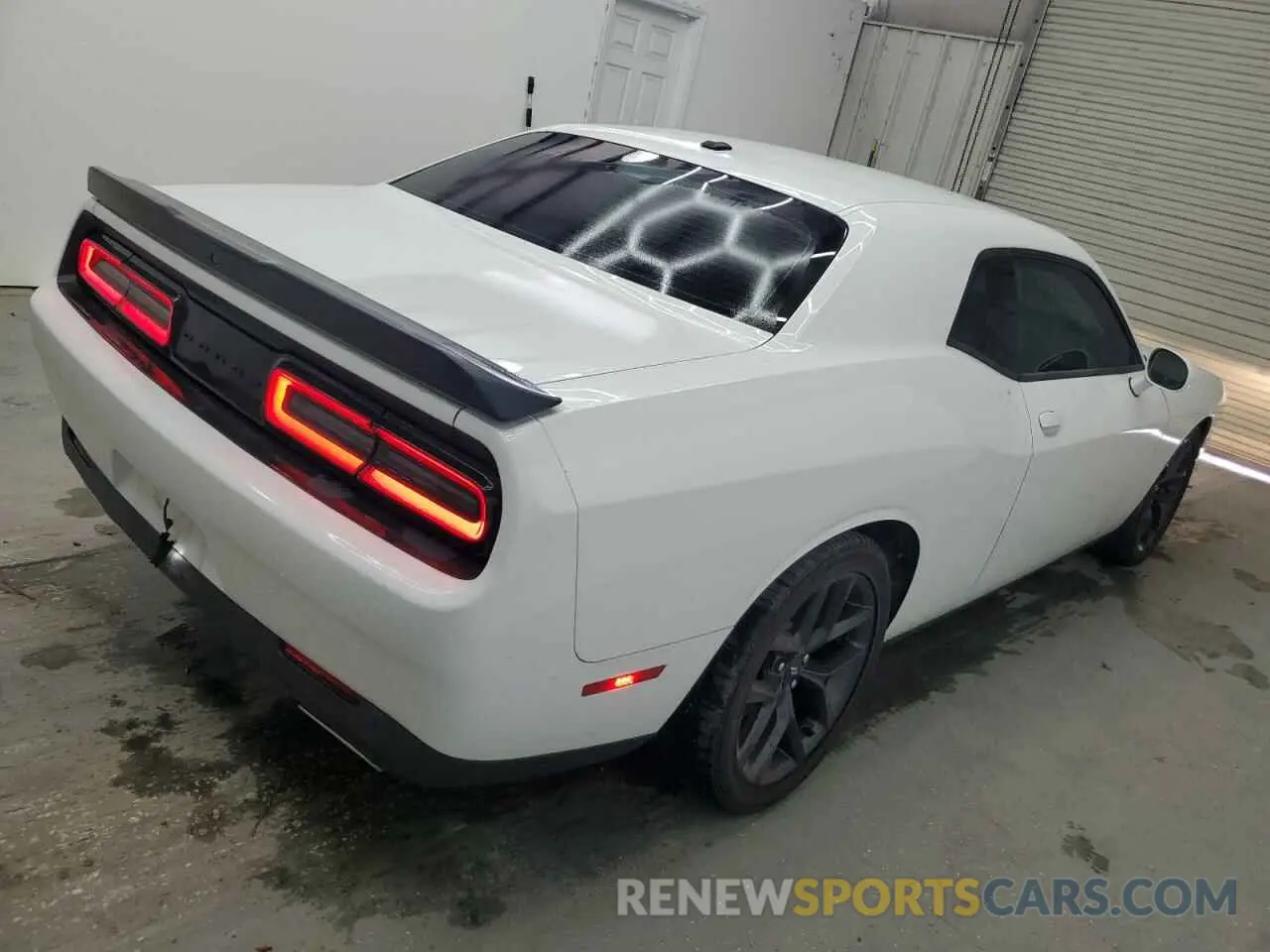 3 Photograph of a damaged car 2C3CDZJG2MH583808 DODGE CHALLENGER 2021