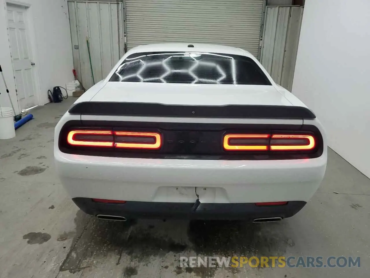 6 Photograph of a damaged car 2C3CDZJG2MH583808 DODGE CHALLENGER 2021