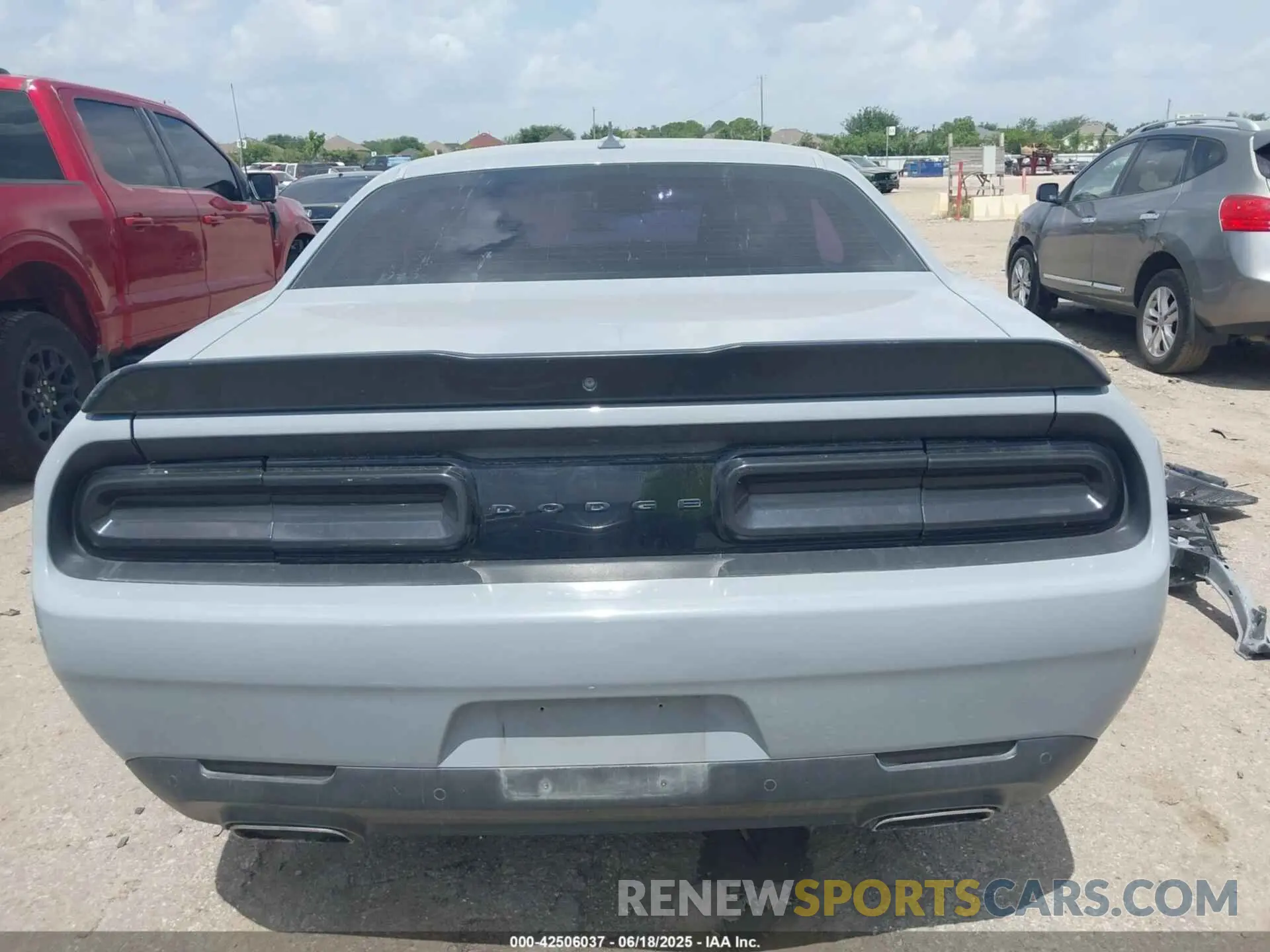 17 Photograph of a damaged car 2C3CDZJG4MH604688 DODGE CHALLENGER 2021