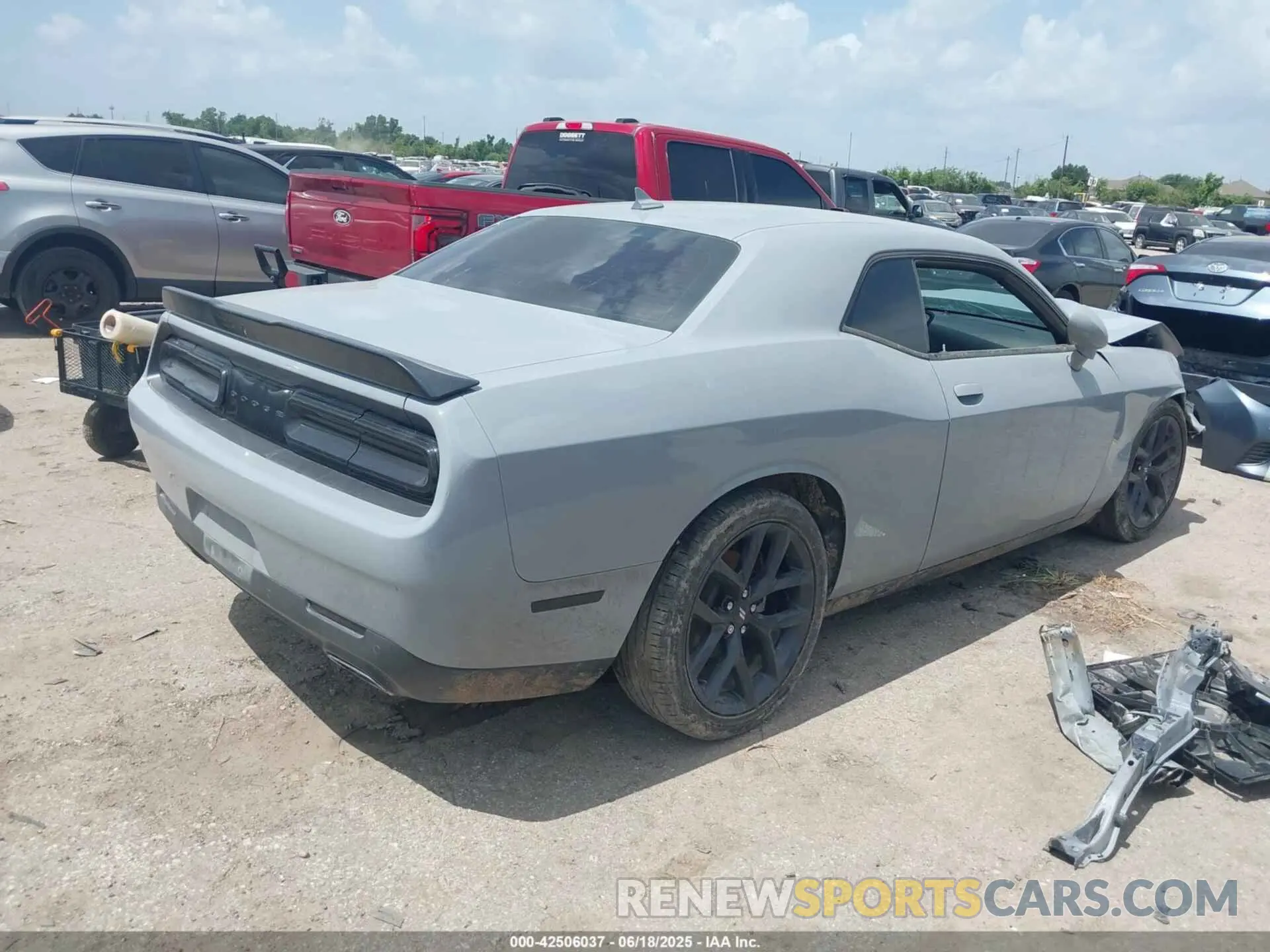 4 Photograph of a damaged car 2C3CDZJG4MH604688 DODGE CHALLENGER 2021