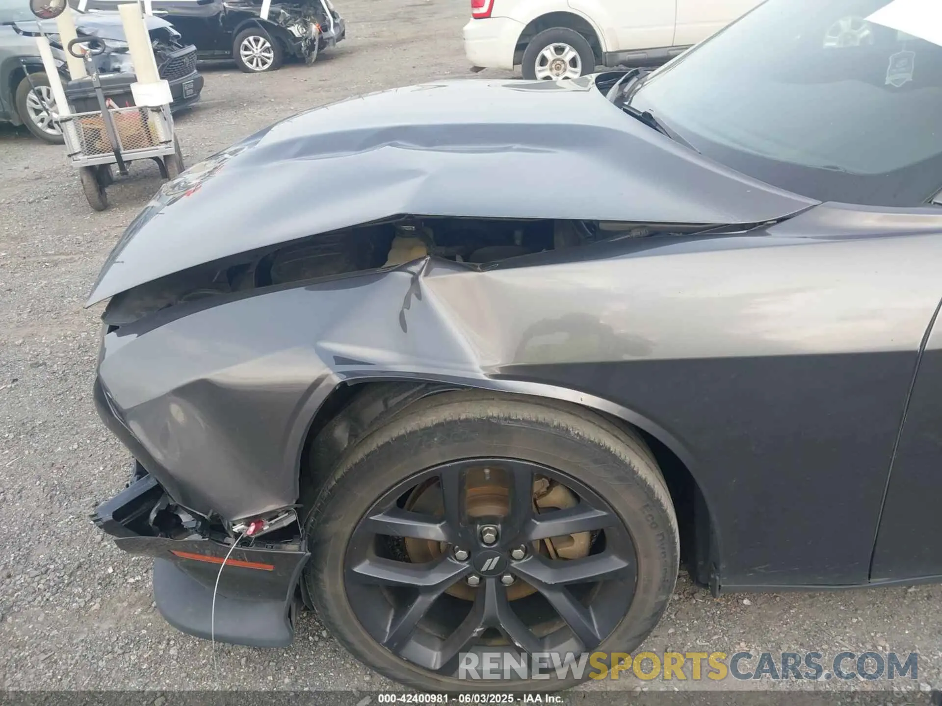 19 Photograph of a damaged car 2C3CDZJG6MH576750 DODGE CHALLENGER 2021