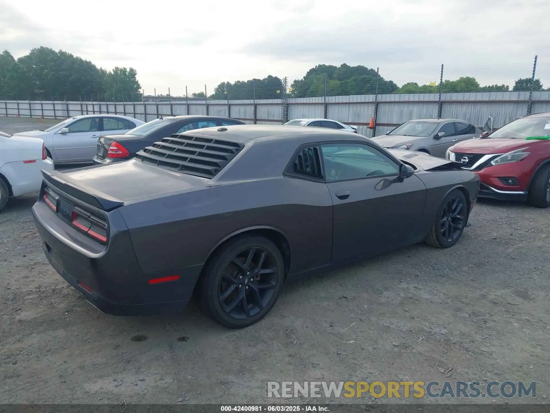 4 Photograph of a damaged car 2C3CDZJG6MH576750 DODGE CHALLENGER 2021