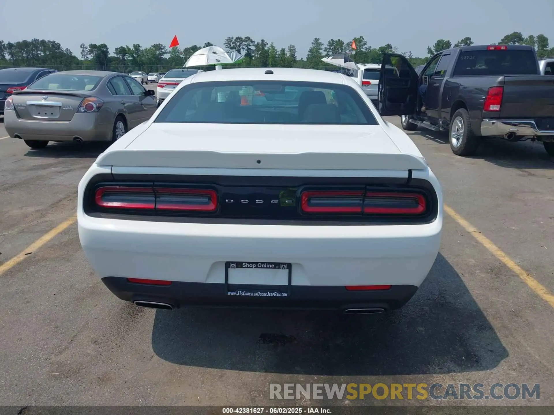 16 Photograph of a damaged car 2C3CDZAG0NH260438 DODGE CHALLENGER 2022