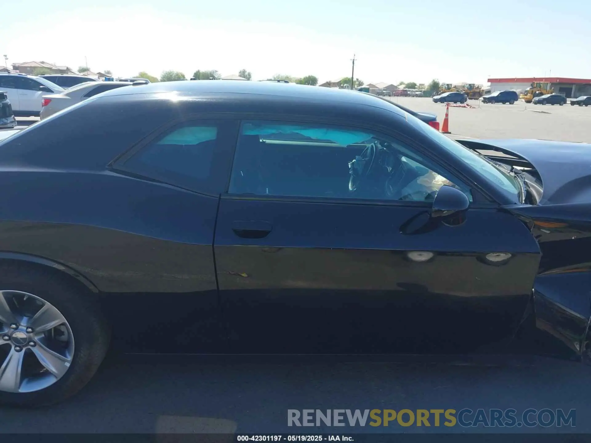 12 Photograph of a damaged car 2C3CDZAG5NH261164 DODGE CHALLENGER 2022