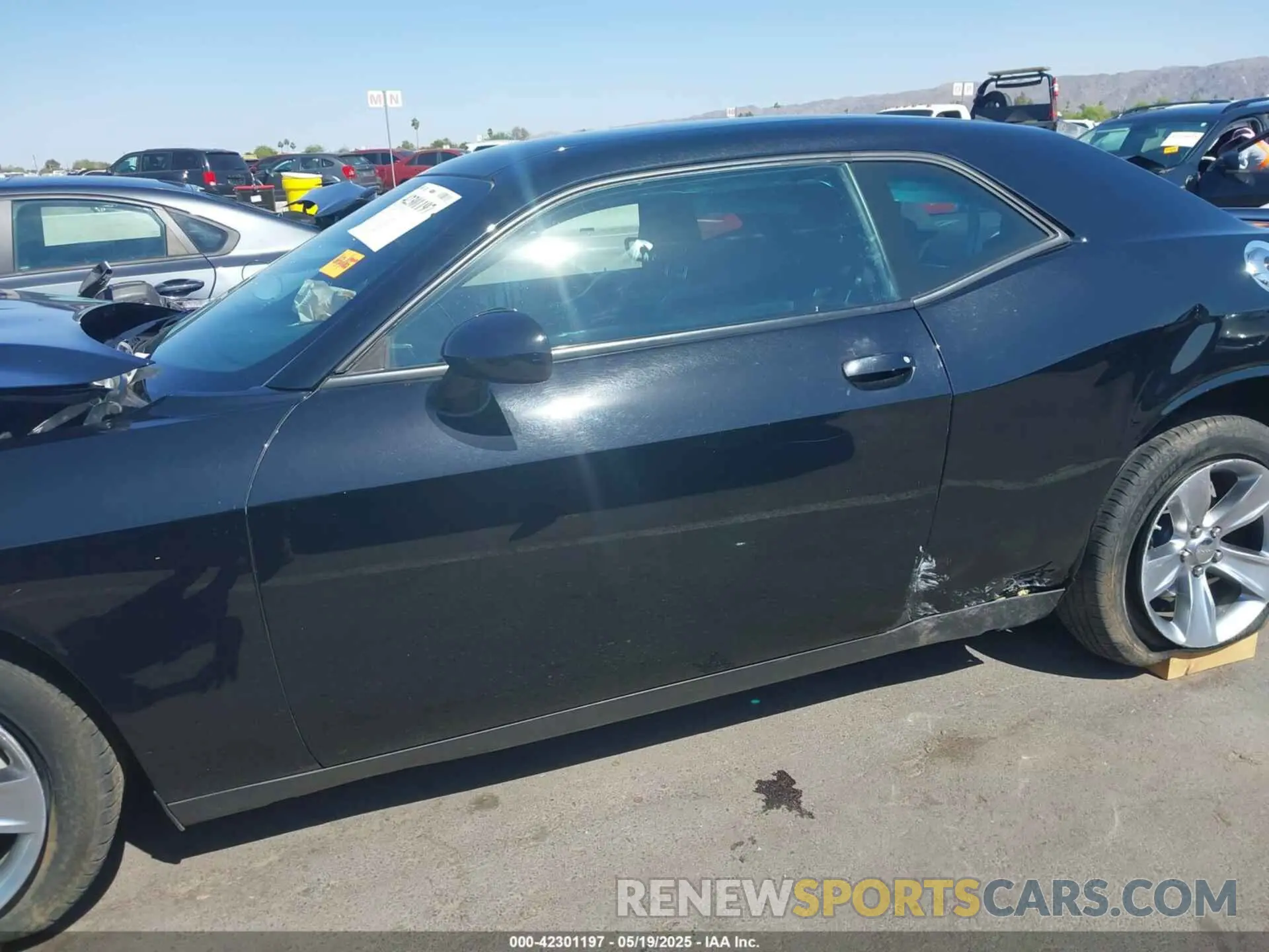 13 Photograph of a damaged car 2C3CDZAG5NH261164 DODGE CHALLENGER 2022