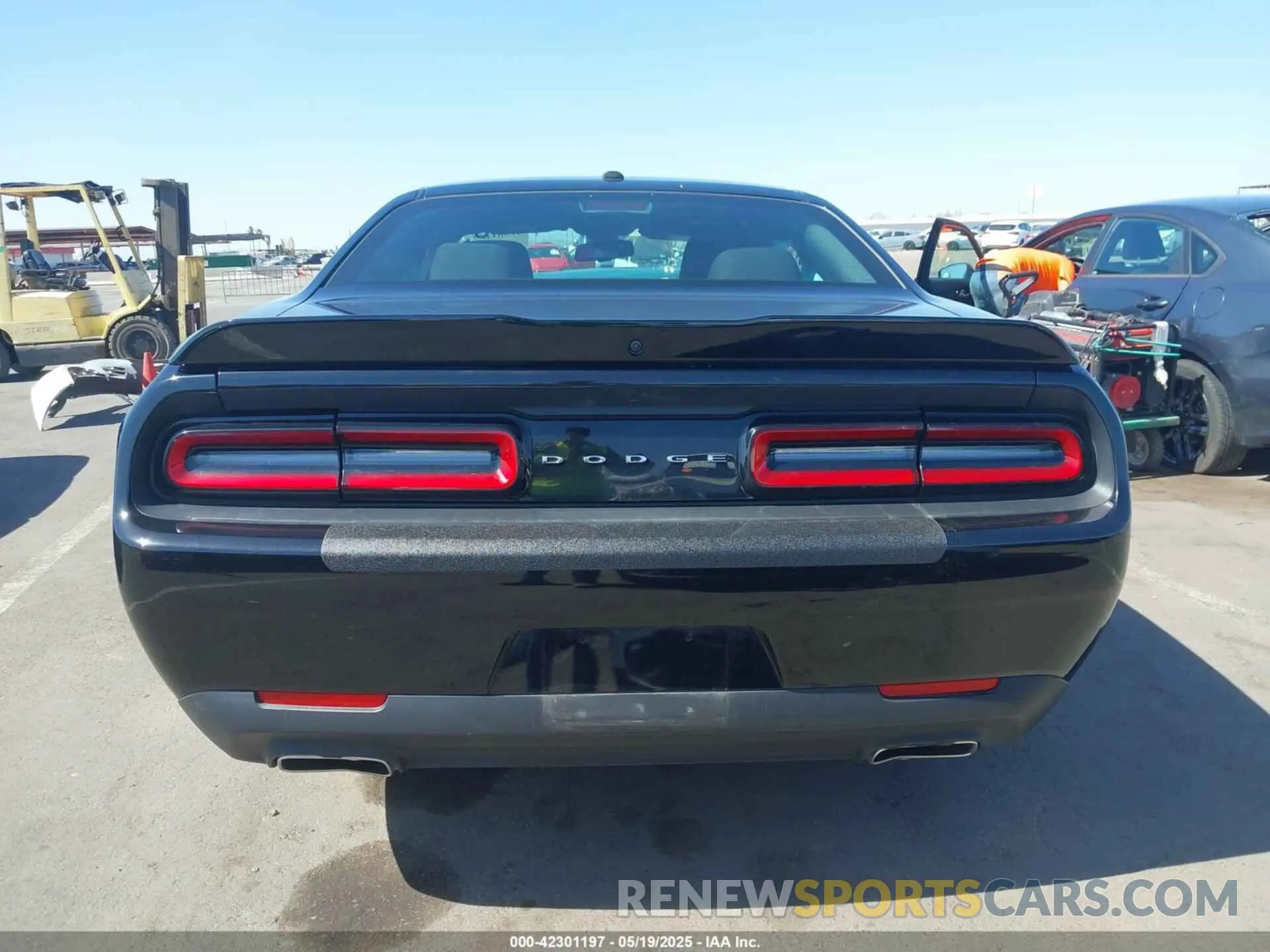 15 Photograph of a damaged car 2C3CDZAG5NH261164 DODGE CHALLENGER 2022