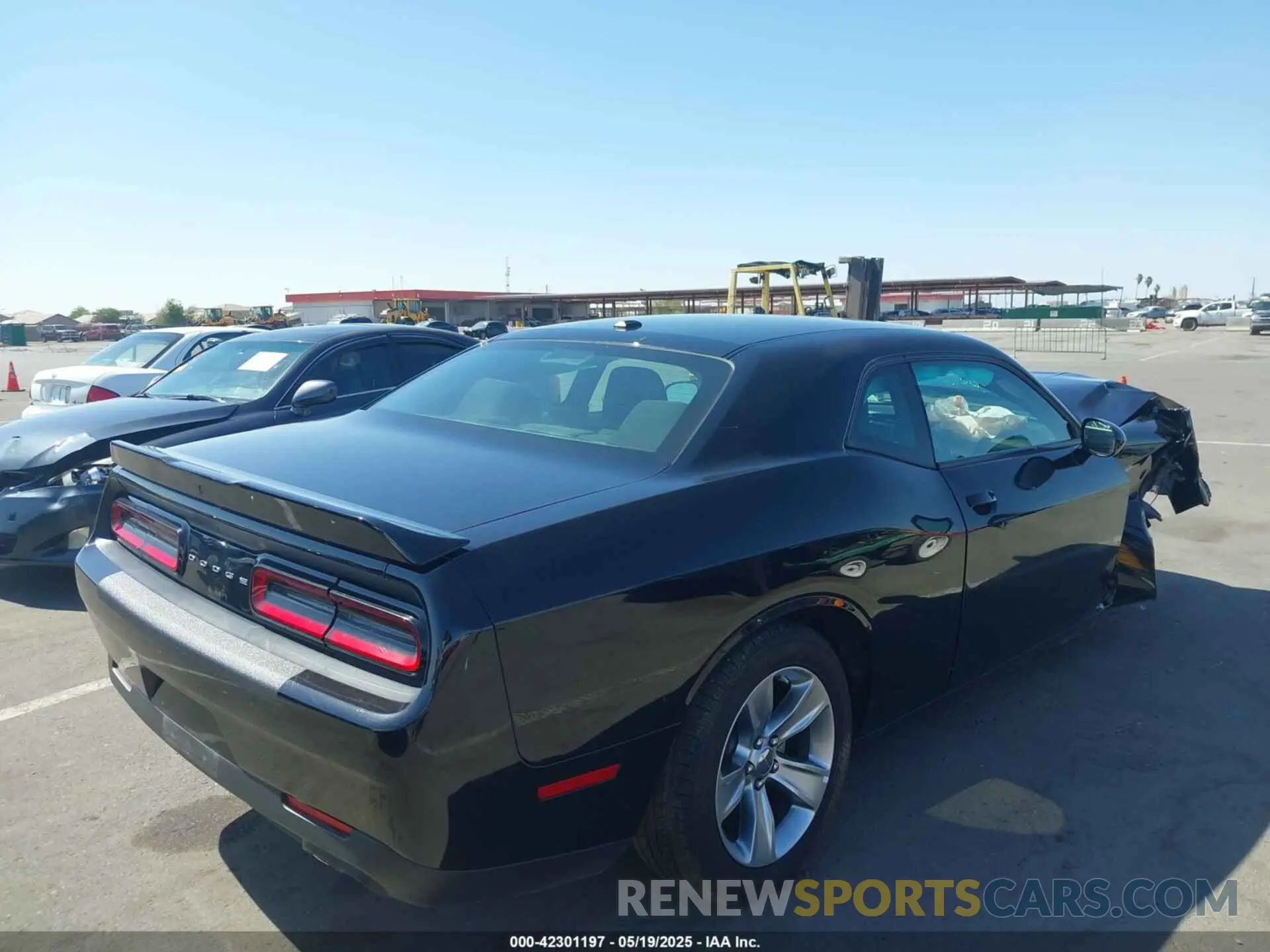 4 Photograph of a damaged car 2C3CDZAG5NH261164 DODGE CHALLENGER 2022
