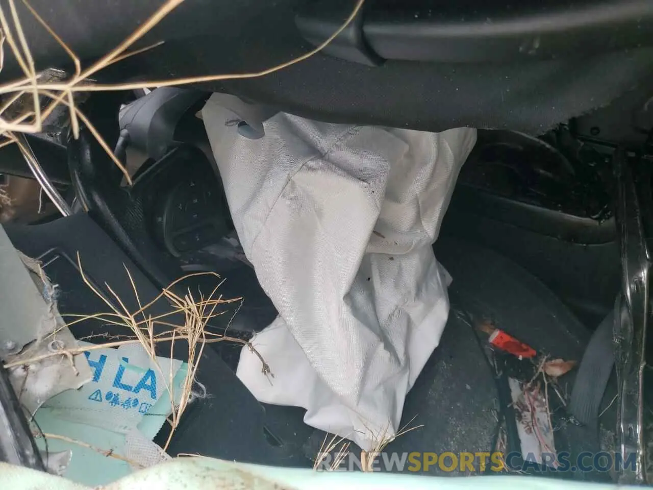 9 Photograph of a damaged car 2C3CDZAG6NH212359 DODGE CHALLENGER 2022