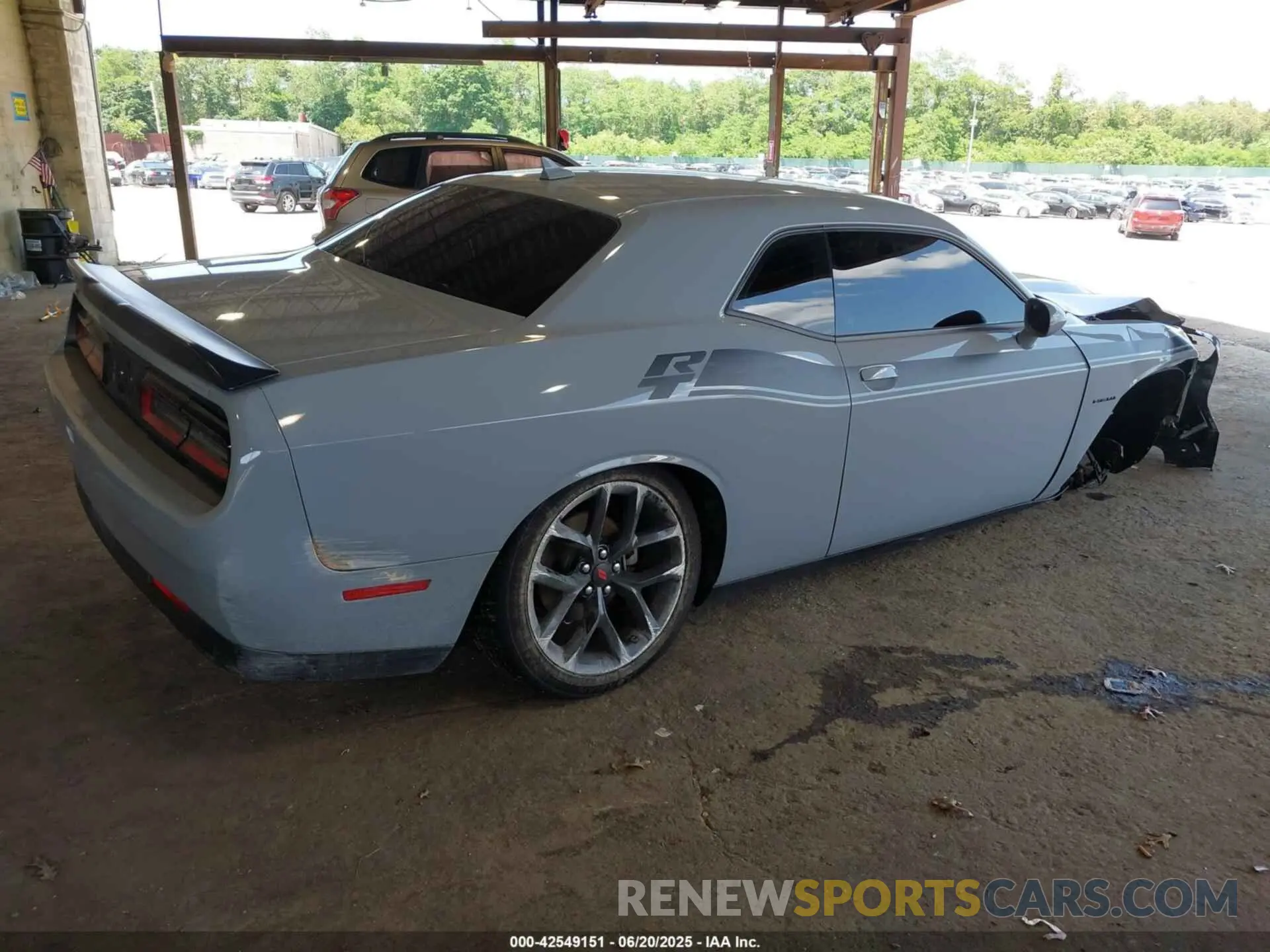 4 Photograph of a damaged car 2C3CDZBT5NH234316 DODGE CHALLENGER 2022