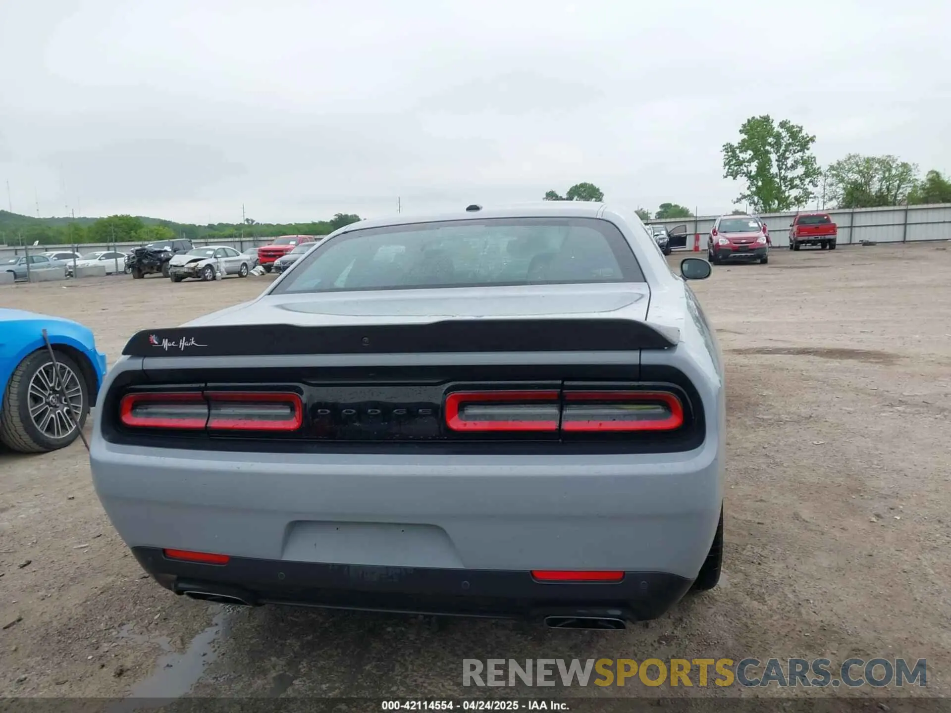 16 Photograph of a damaged car 2C3CDZBT7NH188228 DODGE CHALLENGER 2022