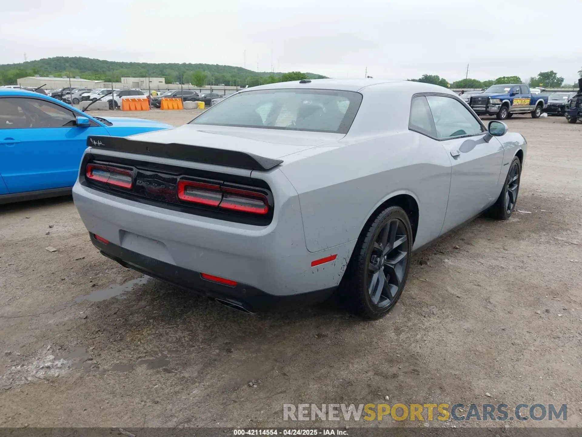 4 Photograph of a damaged car 2C3CDZBT7NH188228 DODGE CHALLENGER 2022