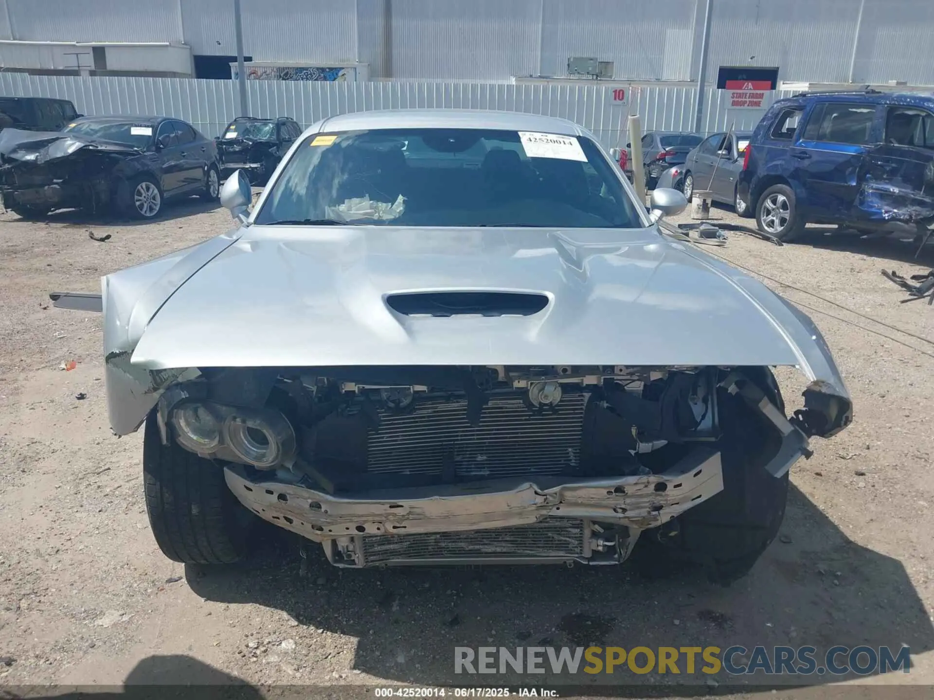 11 Photograph of a damaged car 2C3CDZBT8NH105339 DODGE CHALLENGER 2022