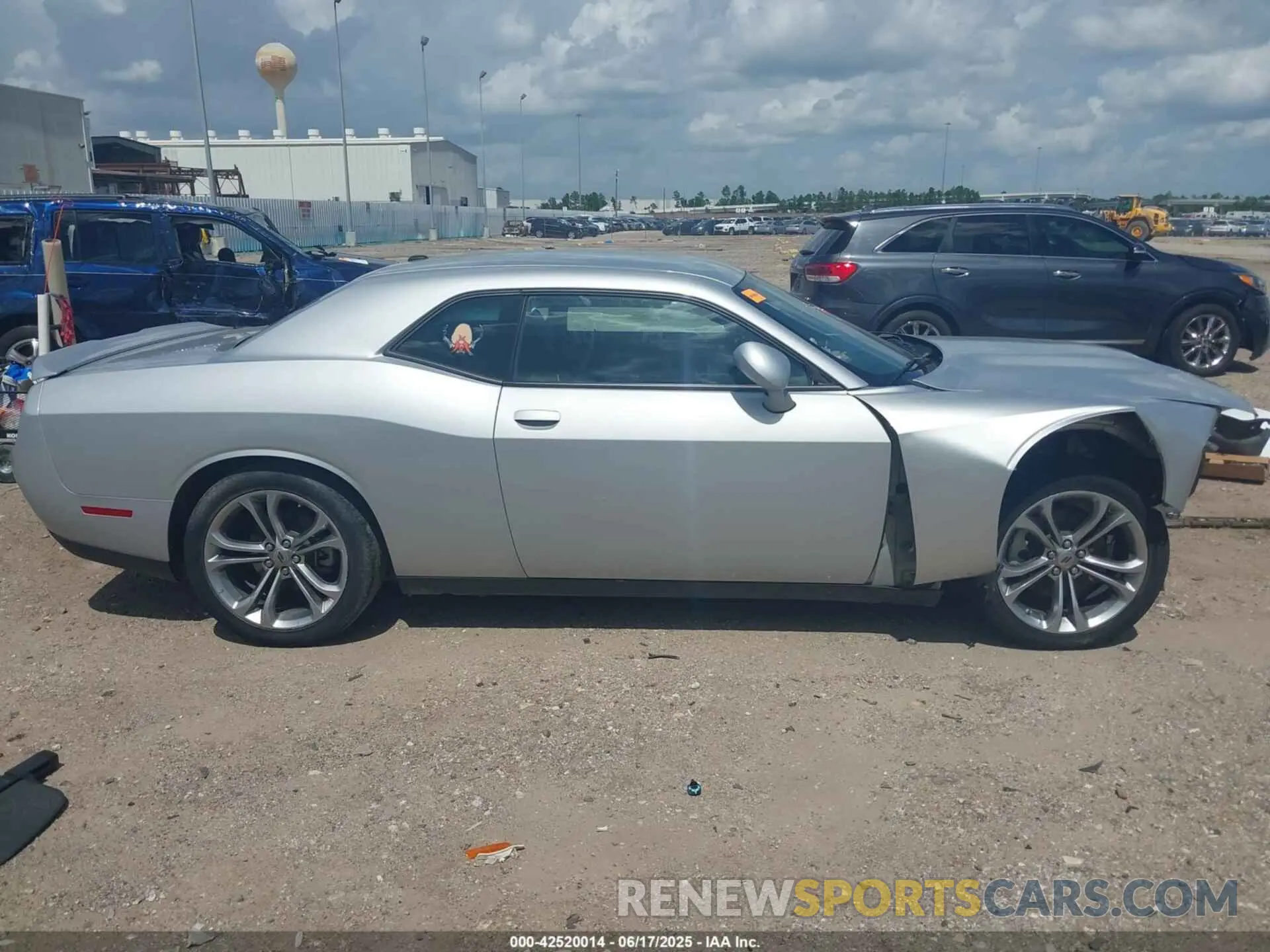 12 Photograph of a damaged car 2C3CDZBT8NH105339 DODGE CHALLENGER 2022