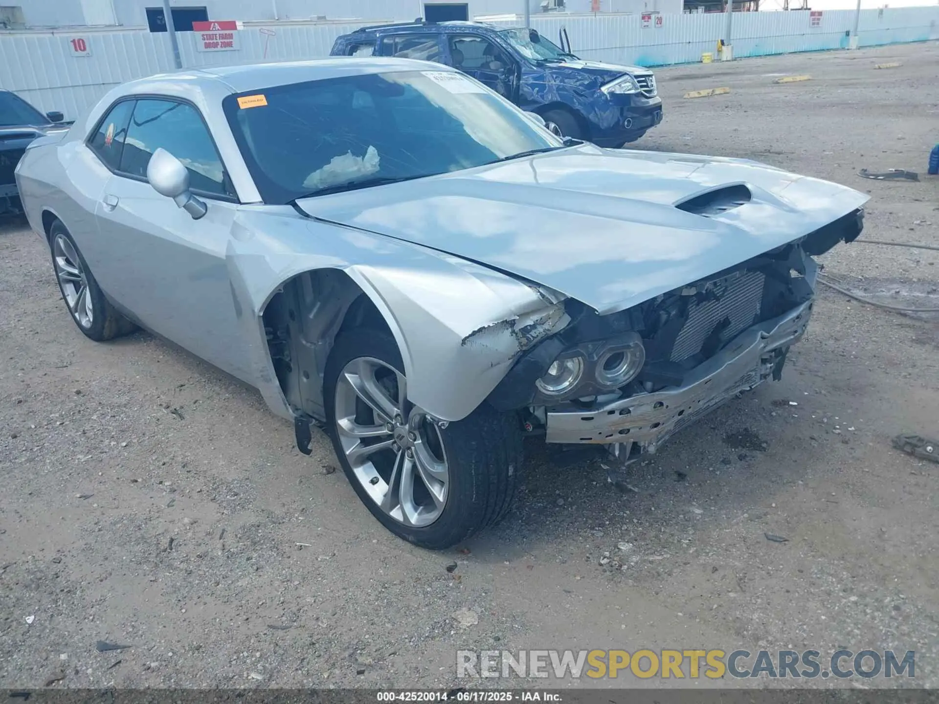 16 Photograph of a damaged car 2C3CDZBT8NH105339 DODGE CHALLENGER 2022