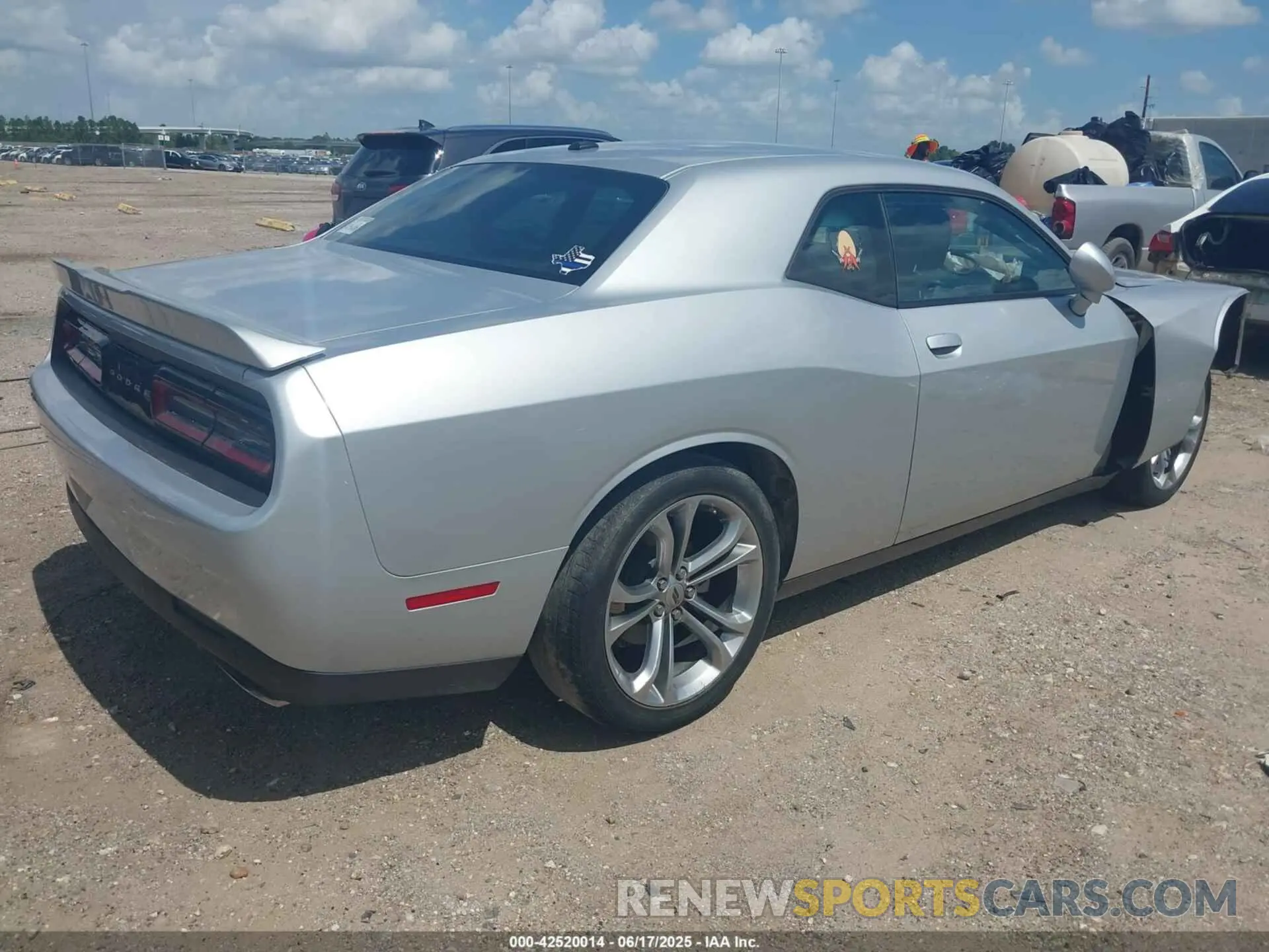 4 Photograph of a damaged car 2C3CDZBT8NH105339 DODGE CHALLENGER 2022
