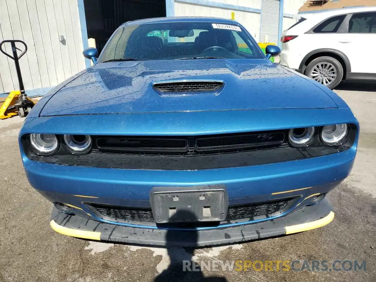 5 Photograph of a damaged car 2C3CDZBT8NH242720 DODGE CHALLENGER 2022