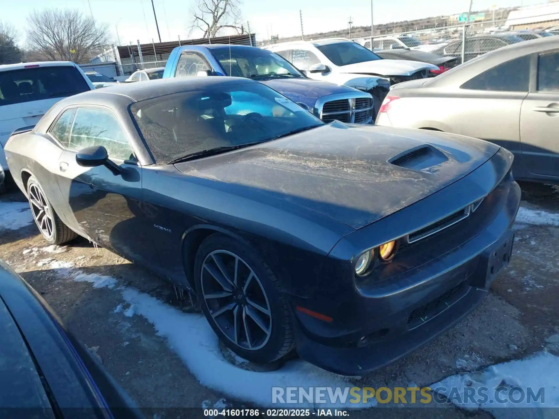 13 Photograph of a damaged car 2C3CDZBT9NH230625 DODGE CHALLENGER 2022