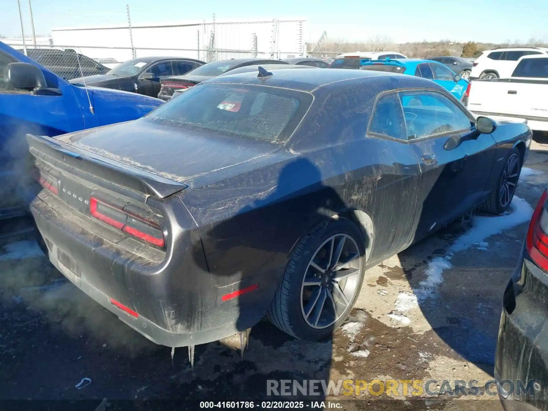 4 Photograph of a damaged car 2C3CDZBT9NH230625 DODGE CHALLENGER 2022