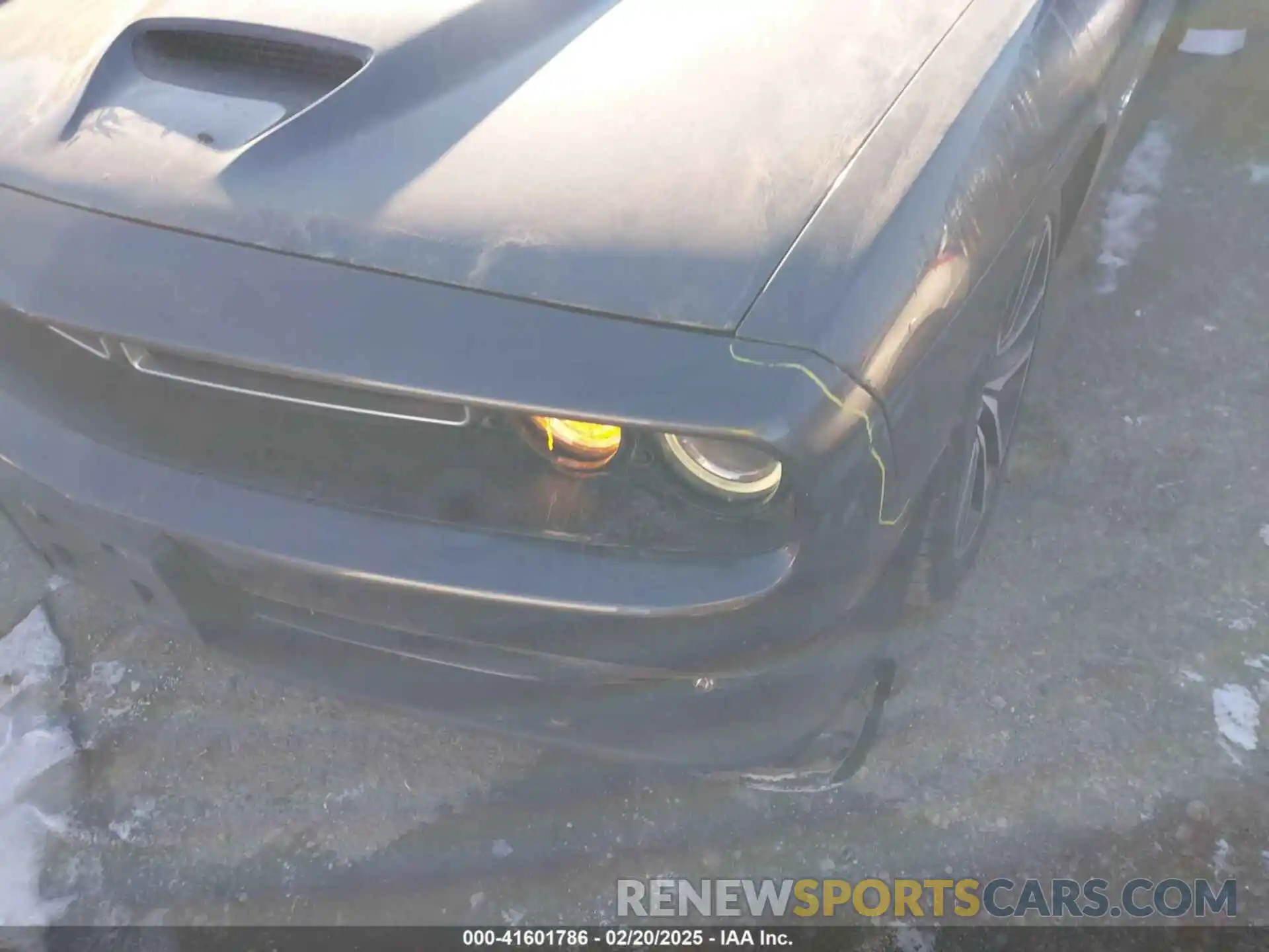 6 Photograph of a damaged car 2C3CDZBT9NH230625 DODGE CHALLENGER 2022