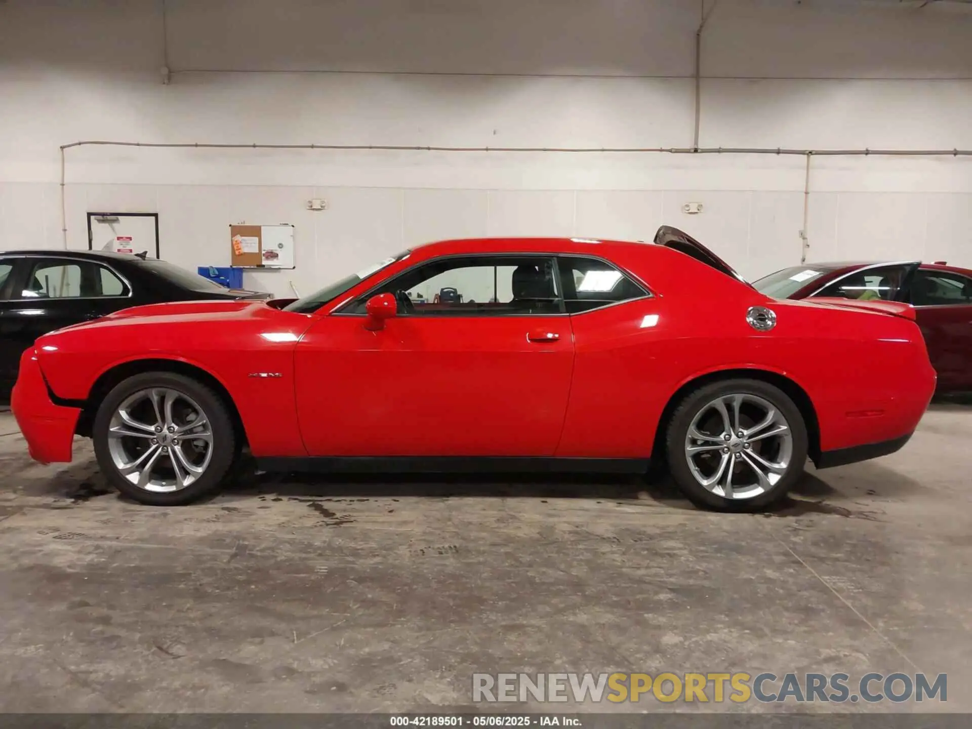 15 Photograph of a damaged car 2C3CDZBTXNH108226 DODGE CHALLENGER 2022