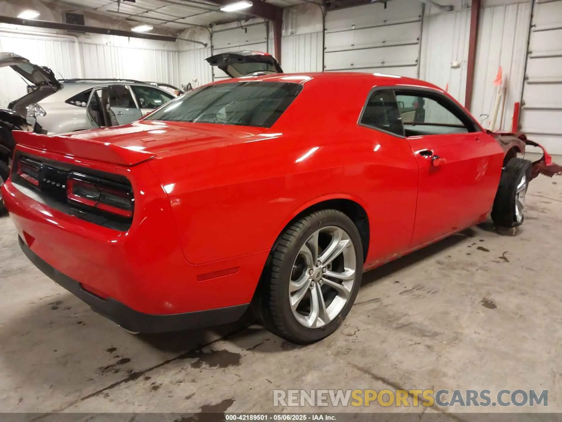 4 Photograph of a damaged car 2C3CDZBTXNH108226 DODGE CHALLENGER 2022