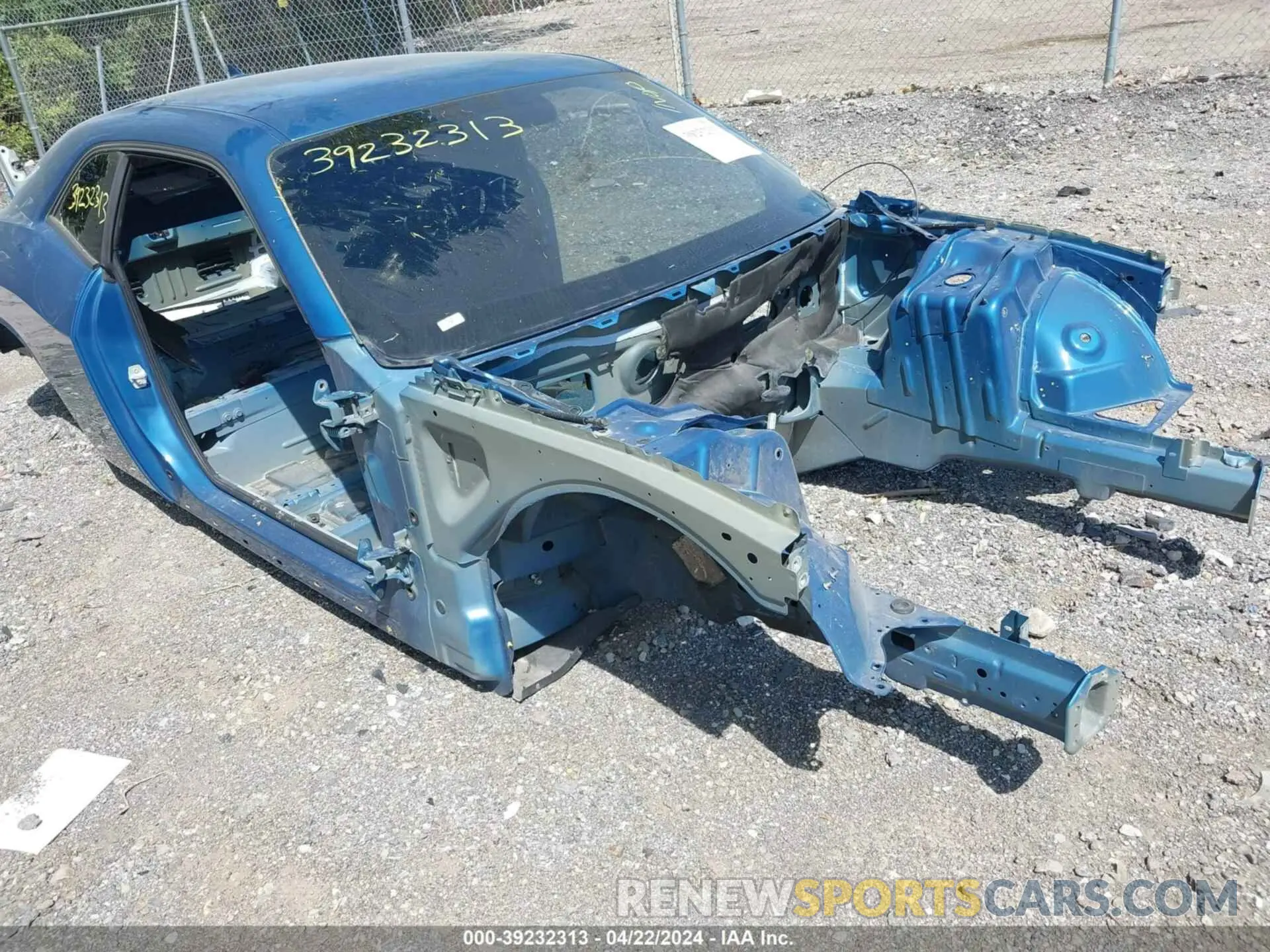 6 Photograph of a damaged car 2C3CDZC90NH260177 DODGE CHALLENGER 2022