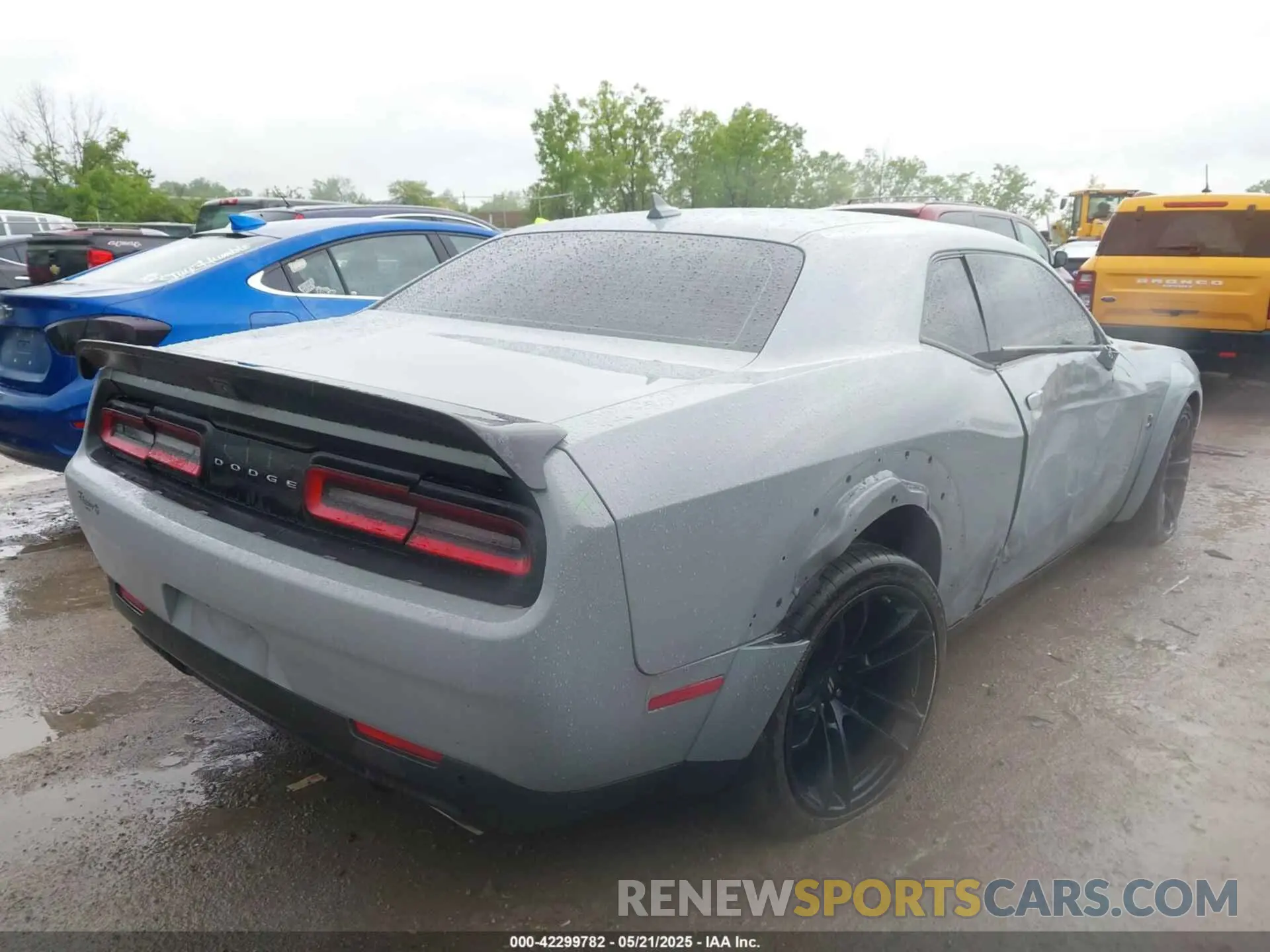 4 Photograph of a damaged car 2C3CDZFJ0NH226875 DODGE CHALLENGER 2022