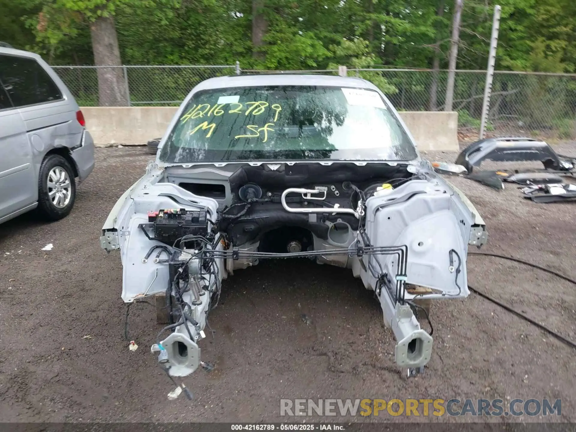 11 Photograph of a damaged car 2C3CDZFJ1NH215173 DODGE CHALLENGER 2022