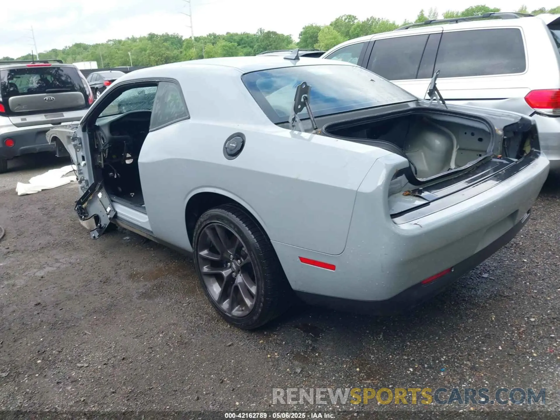 3 Photograph of a damaged car 2C3CDZFJ1NH215173 DODGE CHALLENGER 2022