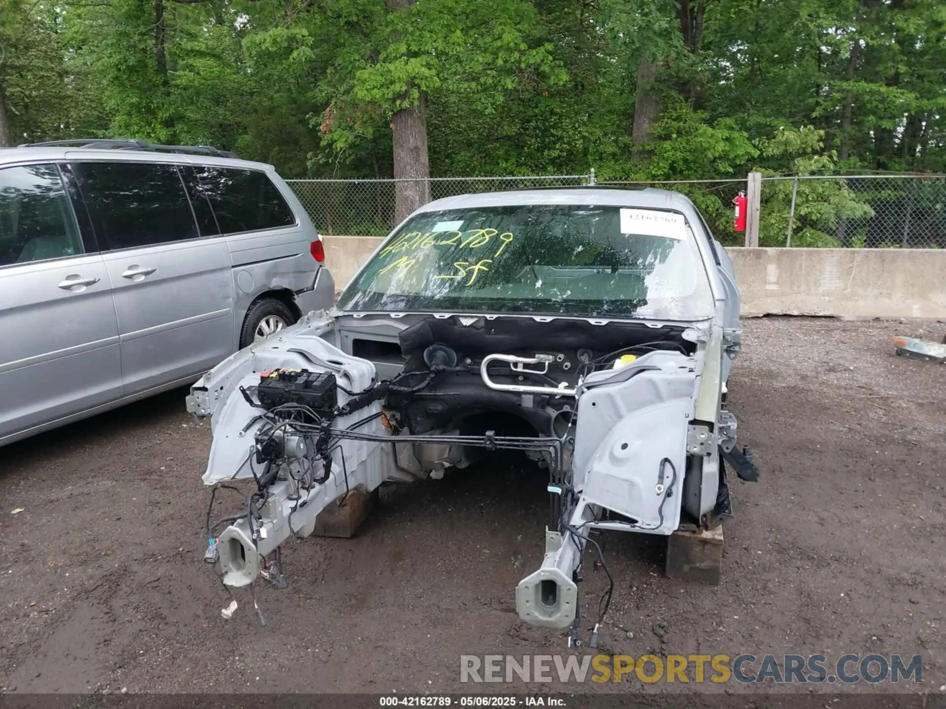 6 Photograph of a damaged car 2C3CDZFJ1NH215173 DODGE CHALLENGER 2022