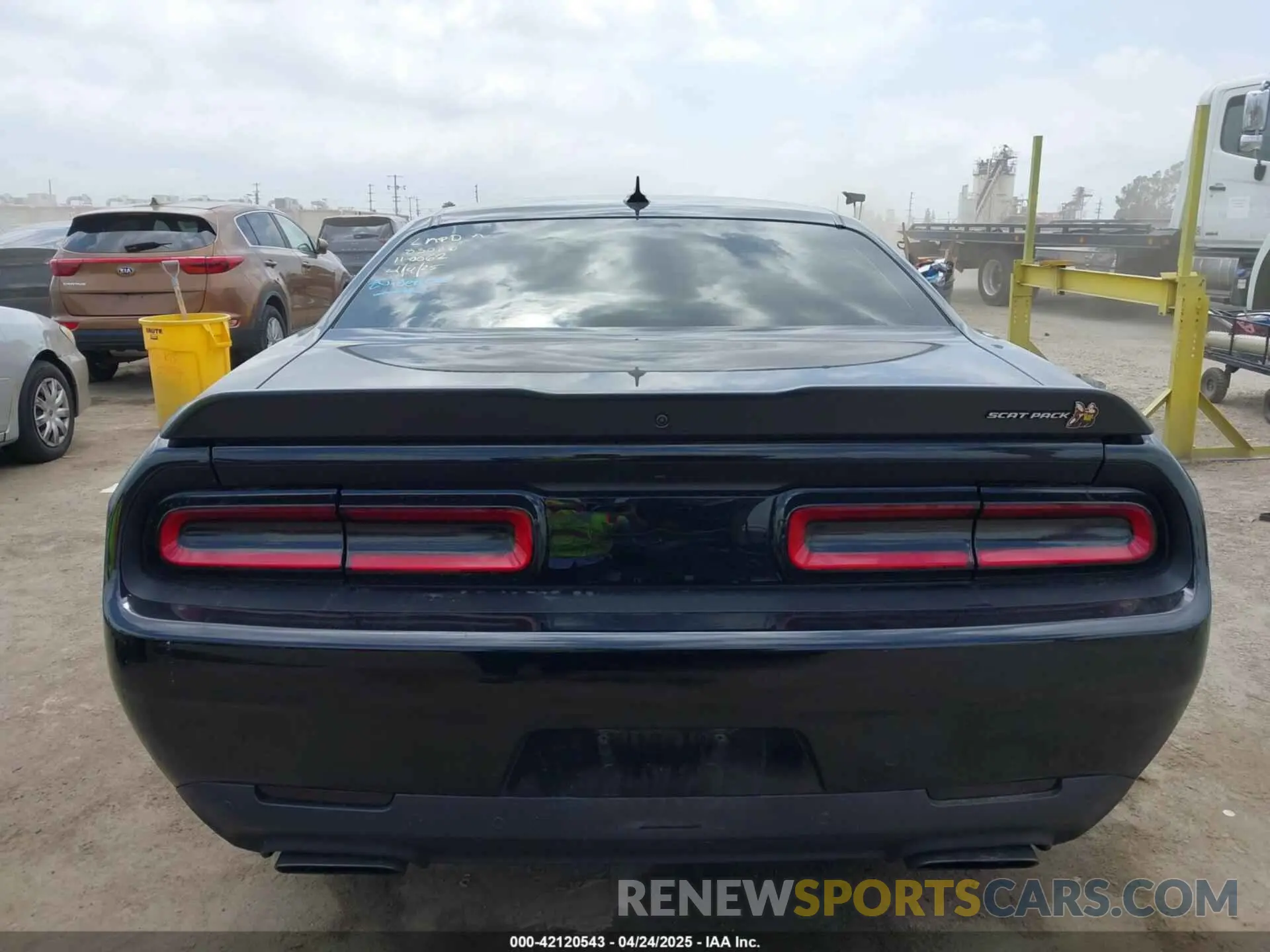 17 Photograph of a damaged car 2C3CDZFJ2NH222004 DODGE CHALLENGER 2022