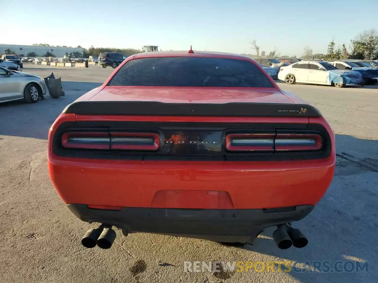 6 Photograph of a damaged car 2C3CDZFJ2NH254015 DODGE CHALLENGER 2022