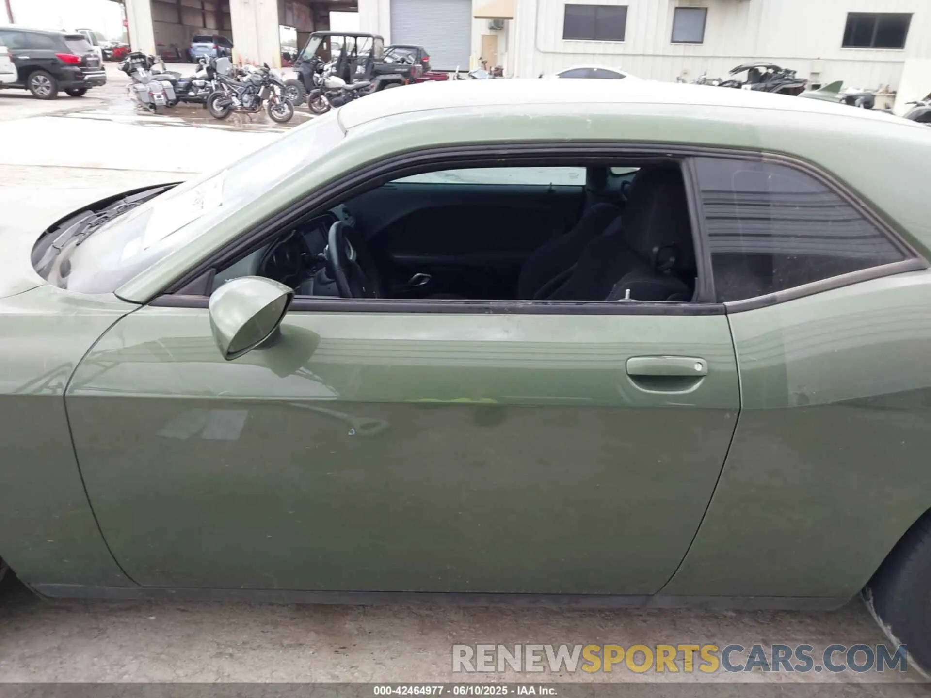 13 Photograph of a damaged car 2C3CDZFJ3NH175596 DODGE CHALLENGER 2022