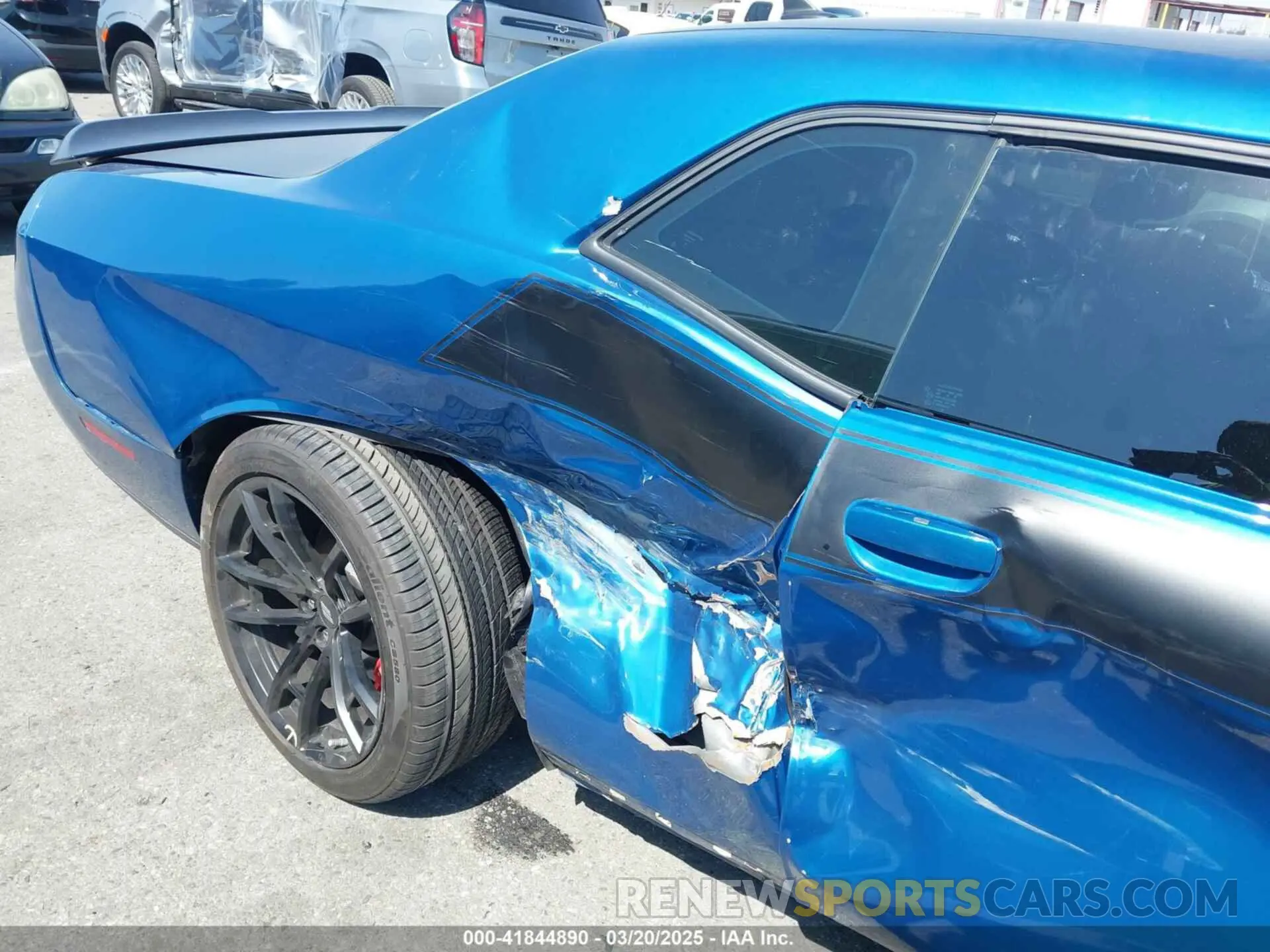 6 Photograph of a damaged car 2C3CDZFJ4NH131297 DODGE CHALLENGER 2022