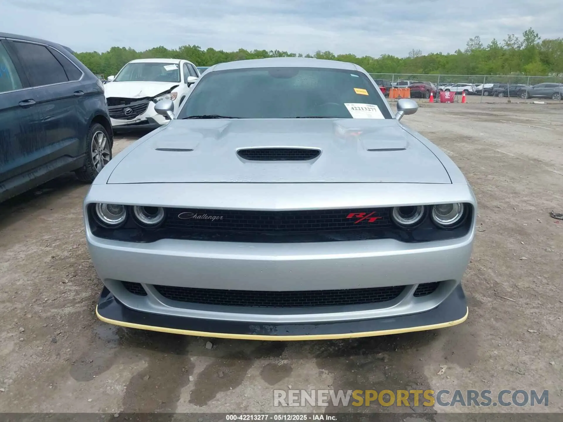 11 Photograph of a damaged car 2C3CDZFJ5NH113469 DODGE CHALLENGER 2022