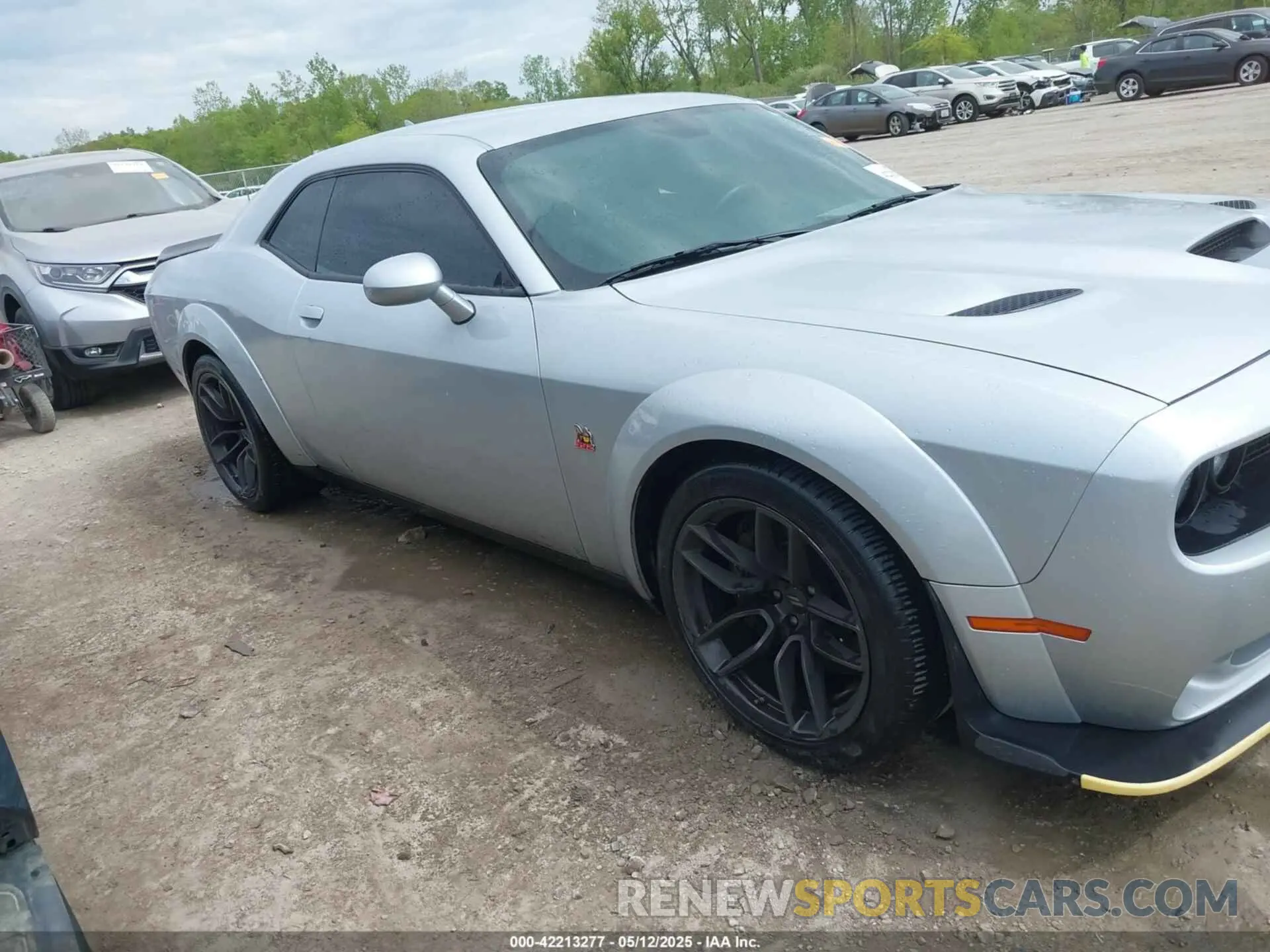 12 Photograph of a damaged car 2C3CDZFJ5NH113469 DODGE CHALLENGER 2022