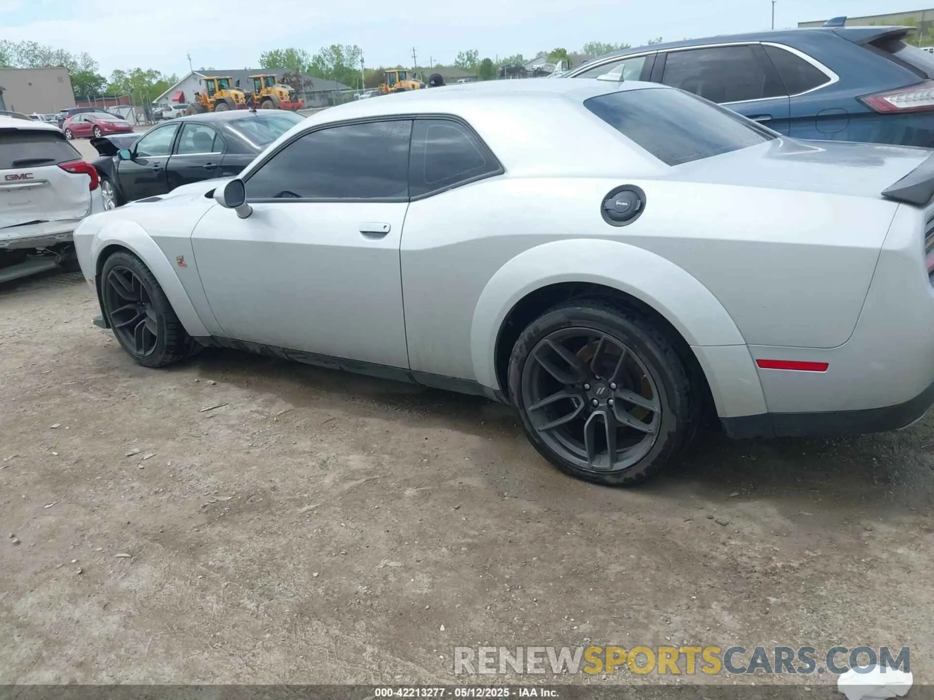13 Photograph of a damaged car 2C3CDZFJ5NH113469 DODGE CHALLENGER 2022