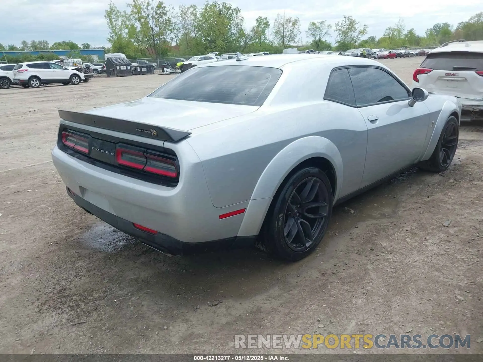 4 Photograph of a damaged car 2C3CDZFJ5NH113469 DODGE CHALLENGER 2022