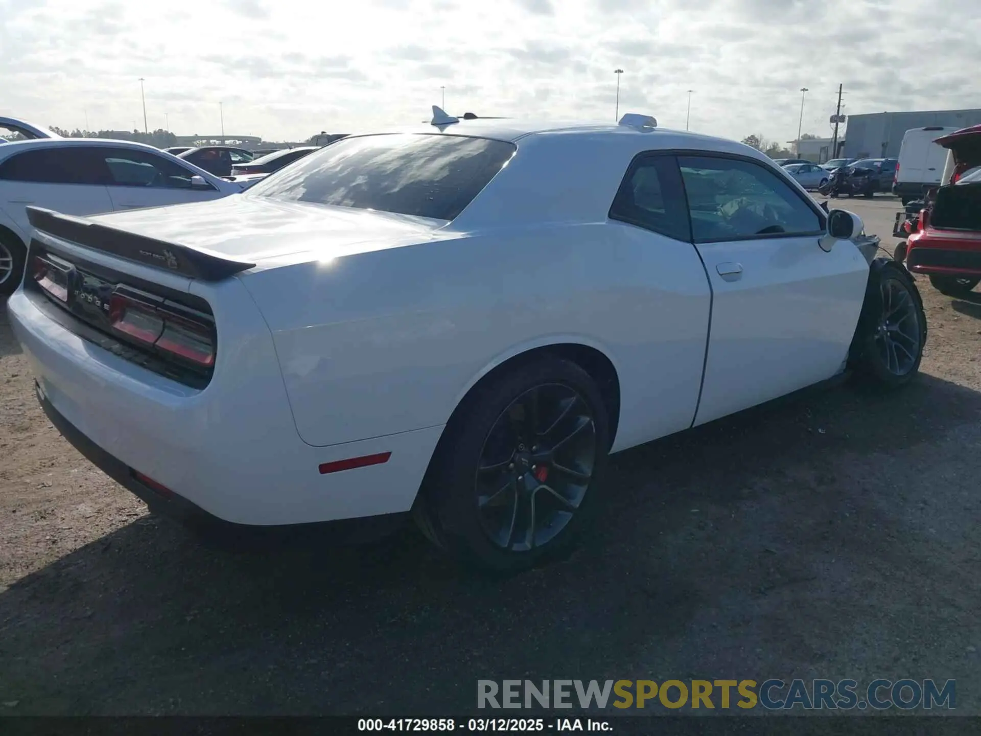 4 Photograph of a damaged car 2C3CDZFJ5NH260679 DODGE CHALLENGER 2022
