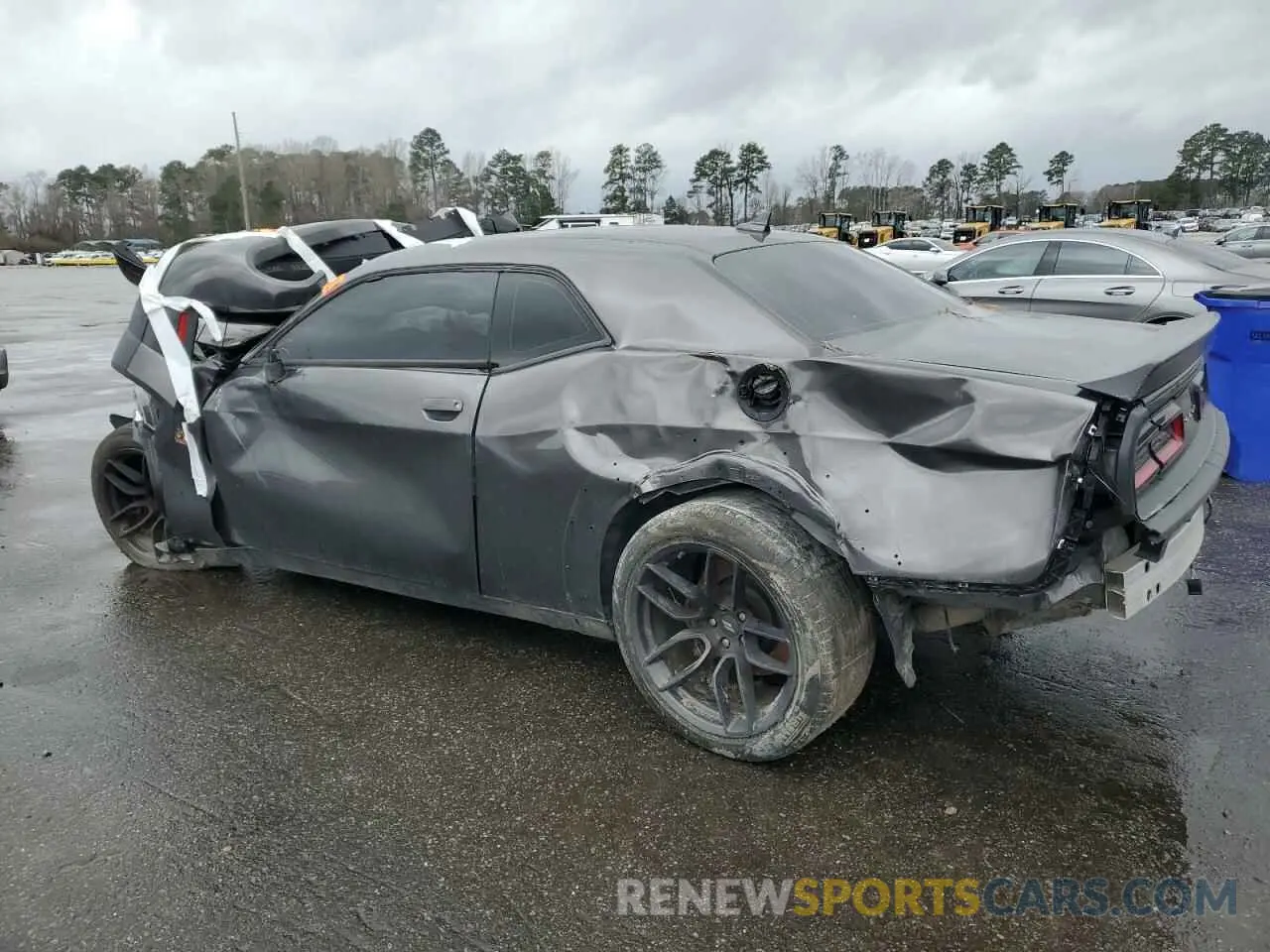 2 Photograph of a damaged car 2C3CDZFJ6NH139871 DODGE CHALLENGER 2022