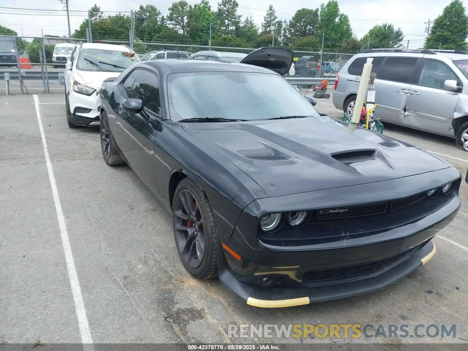 1 Photograph of a damaged car 2C3CDZFJ6NH215668 DODGE CHALLENGER 2022