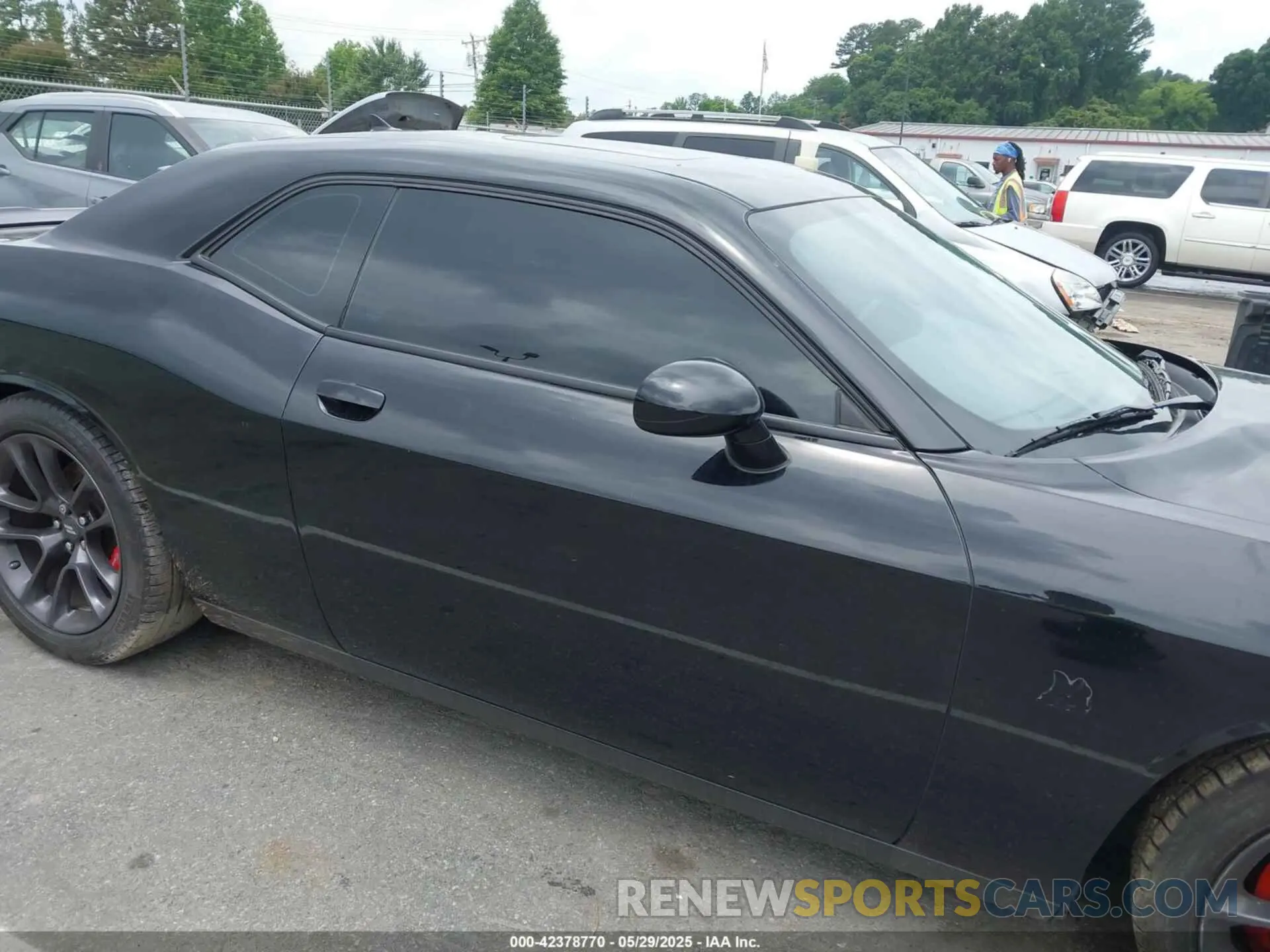 12 Photograph of a damaged car 2C3CDZFJ6NH215668 DODGE CHALLENGER 2022