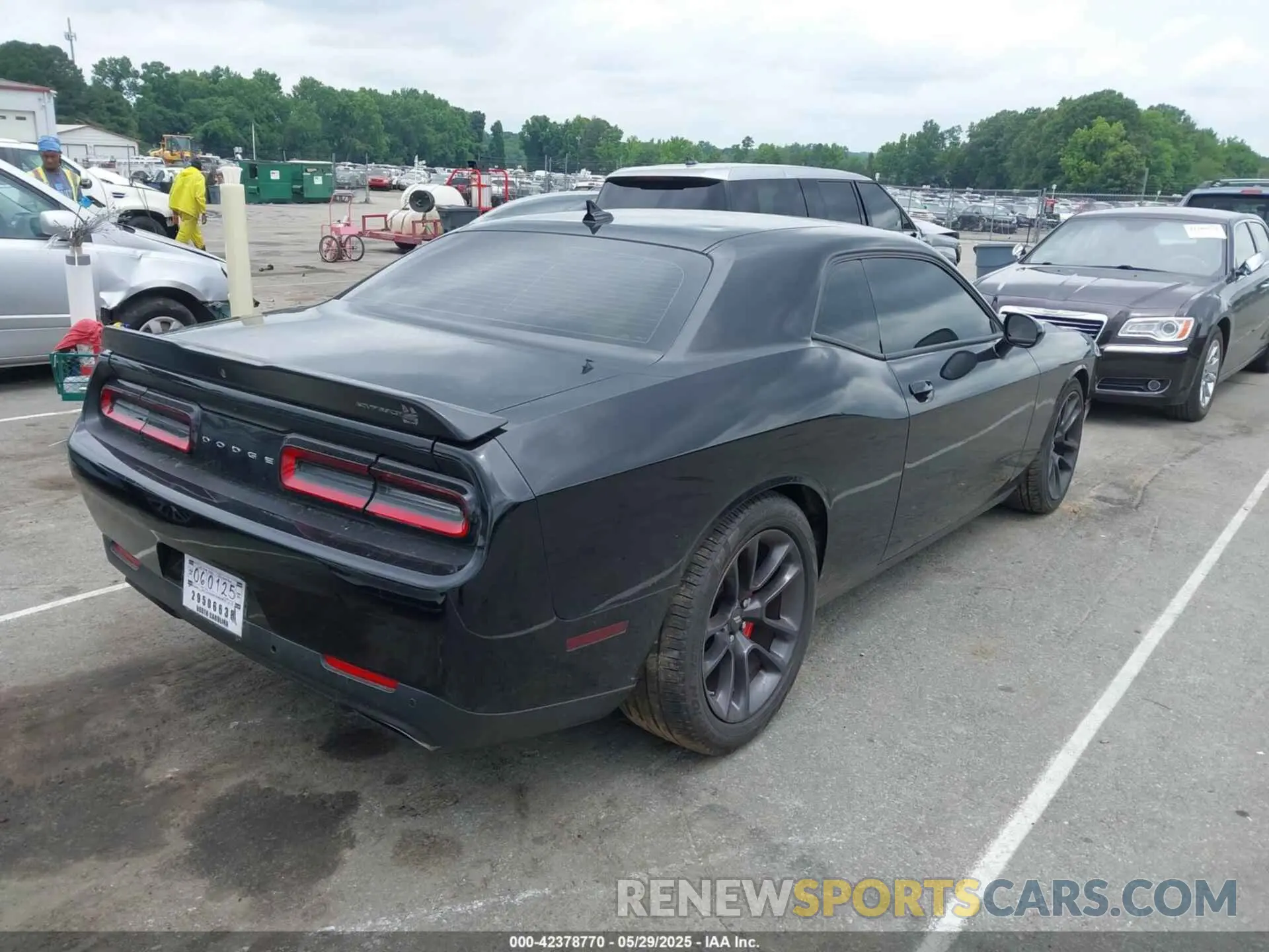 4 Photograph of a damaged car 2C3CDZFJ6NH215668 DODGE CHALLENGER 2022