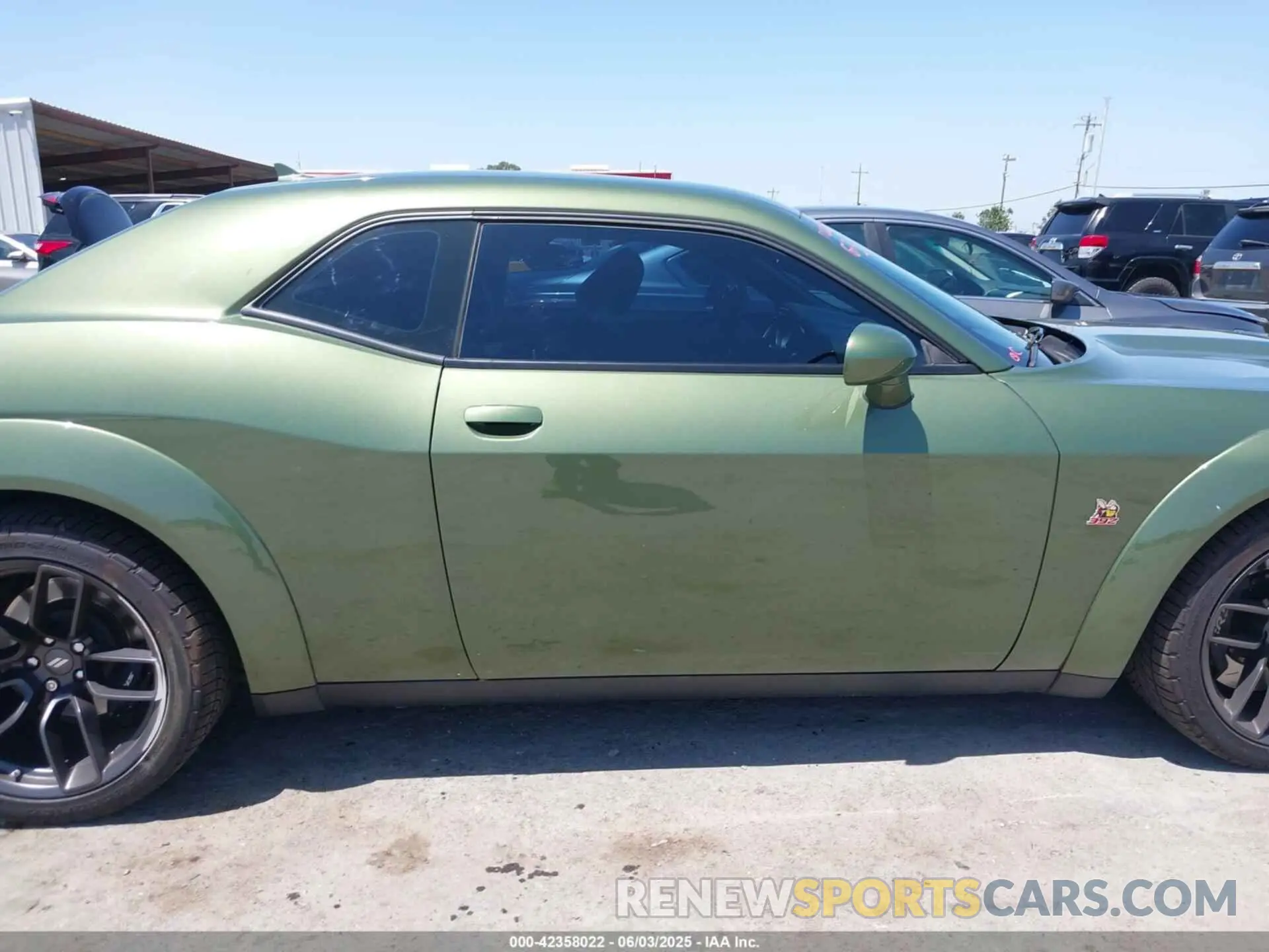 14 Photograph of a damaged car 2C3CDZFJ8NH177621 DODGE CHALLENGER 2022