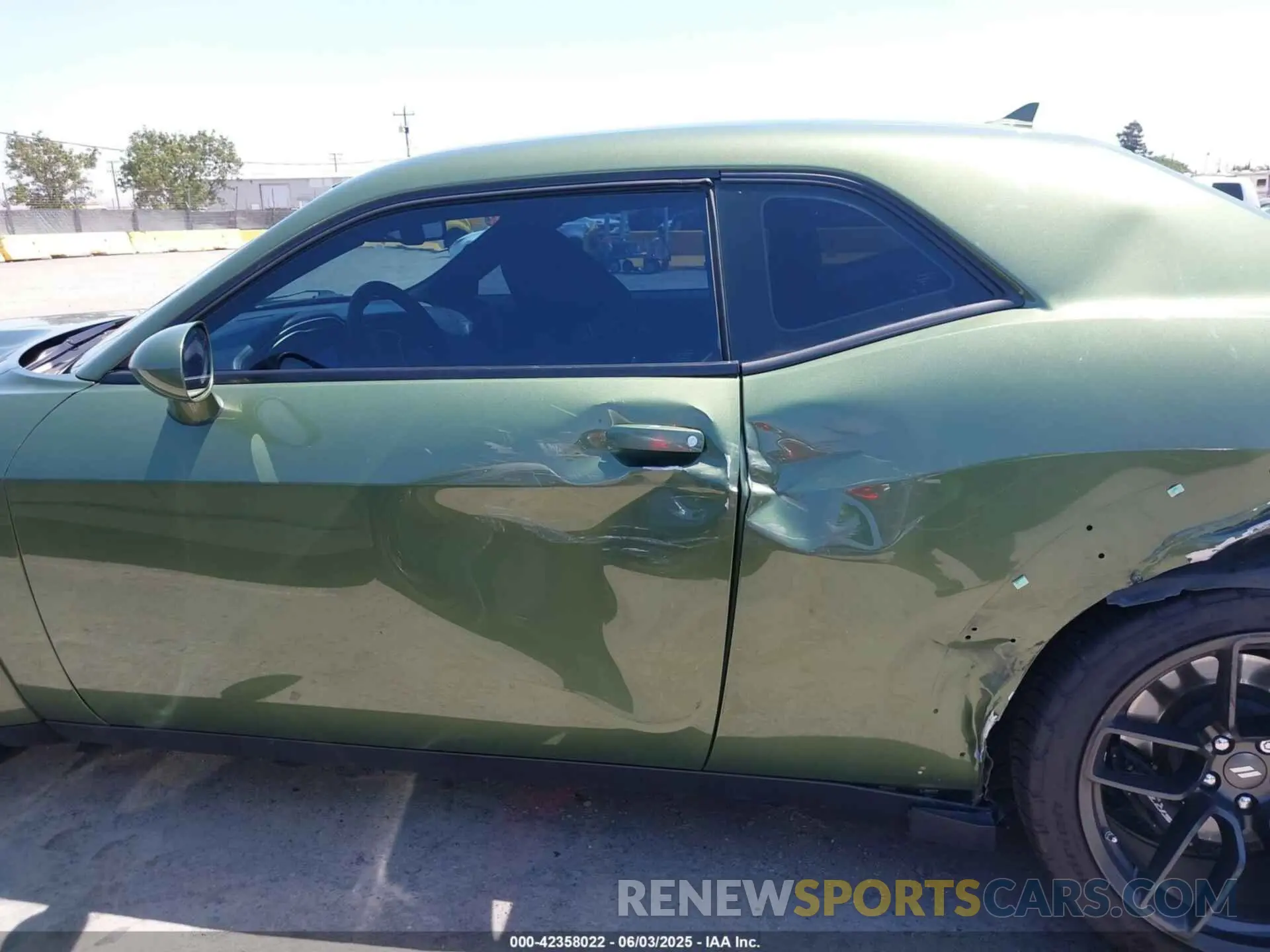 15 Photograph of a damaged car 2C3CDZFJ8NH177621 DODGE CHALLENGER 2022