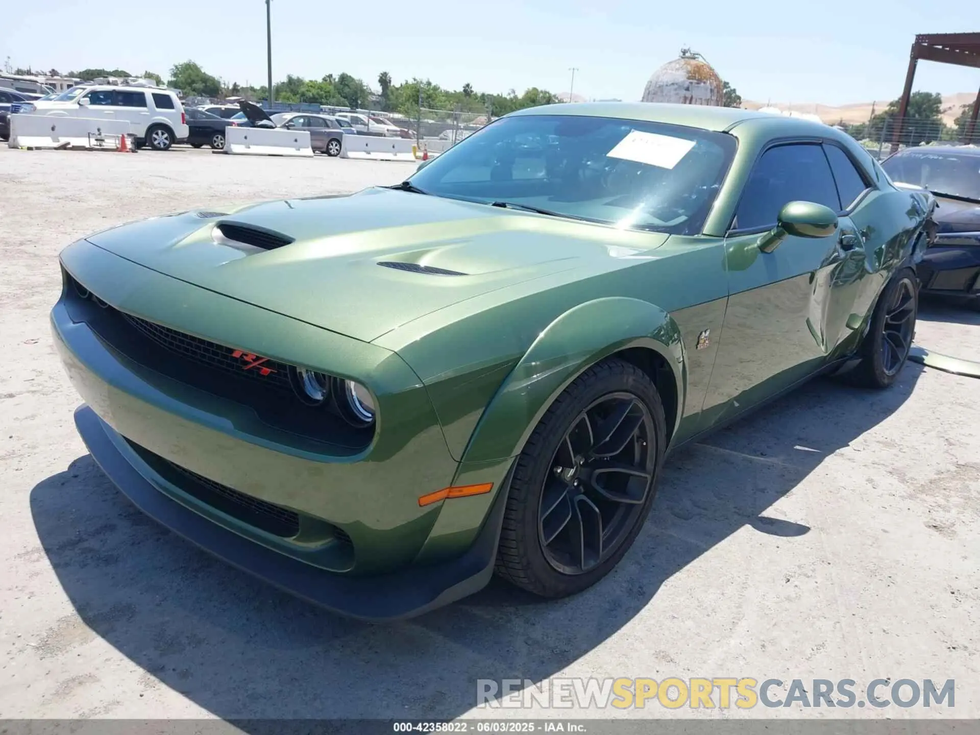 2 Photograph of a damaged car 2C3CDZFJ8NH177621 DODGE CHALLENGER 2022