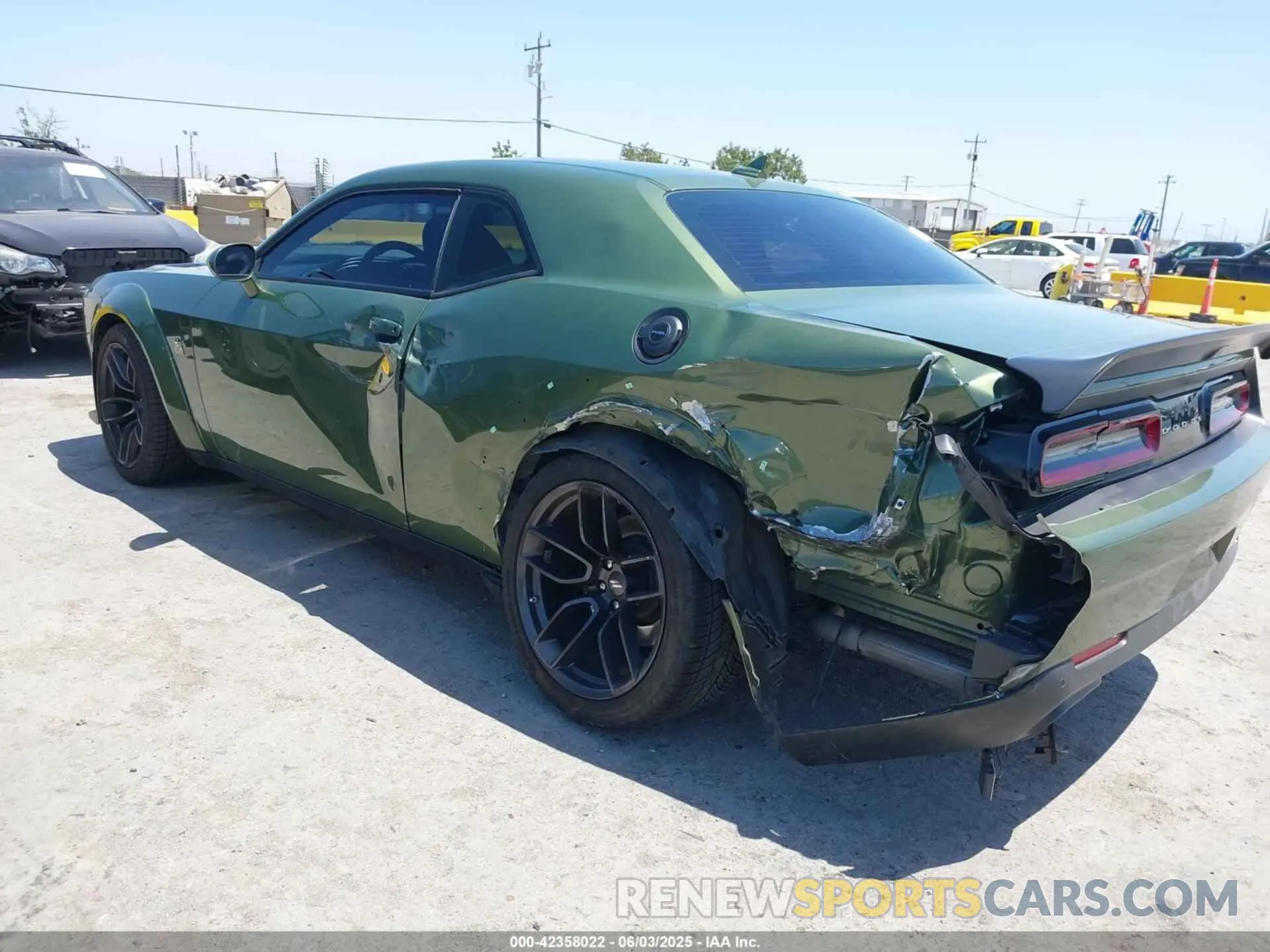 3 Photograph of a damaged car 2C3CDZFJ8NH177621 DODGE CHALLENGER 2022