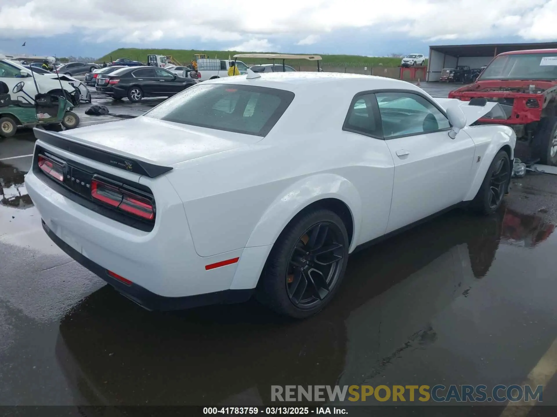 4 Photograph of a damaged car 2C3CDZFJ8NH247571 DODGE CHALLENGER 2022